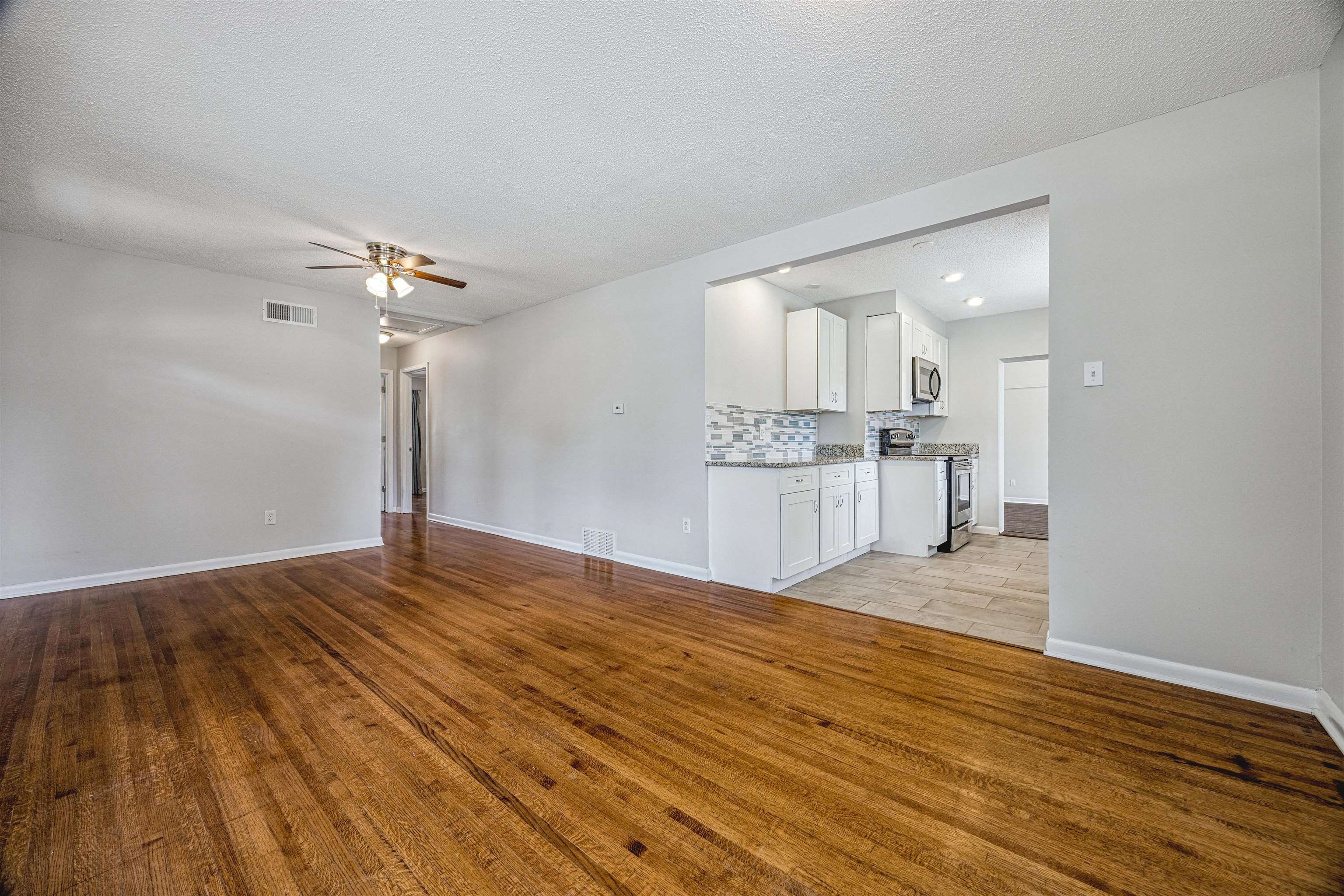 548 Herzl St Property Photo 6