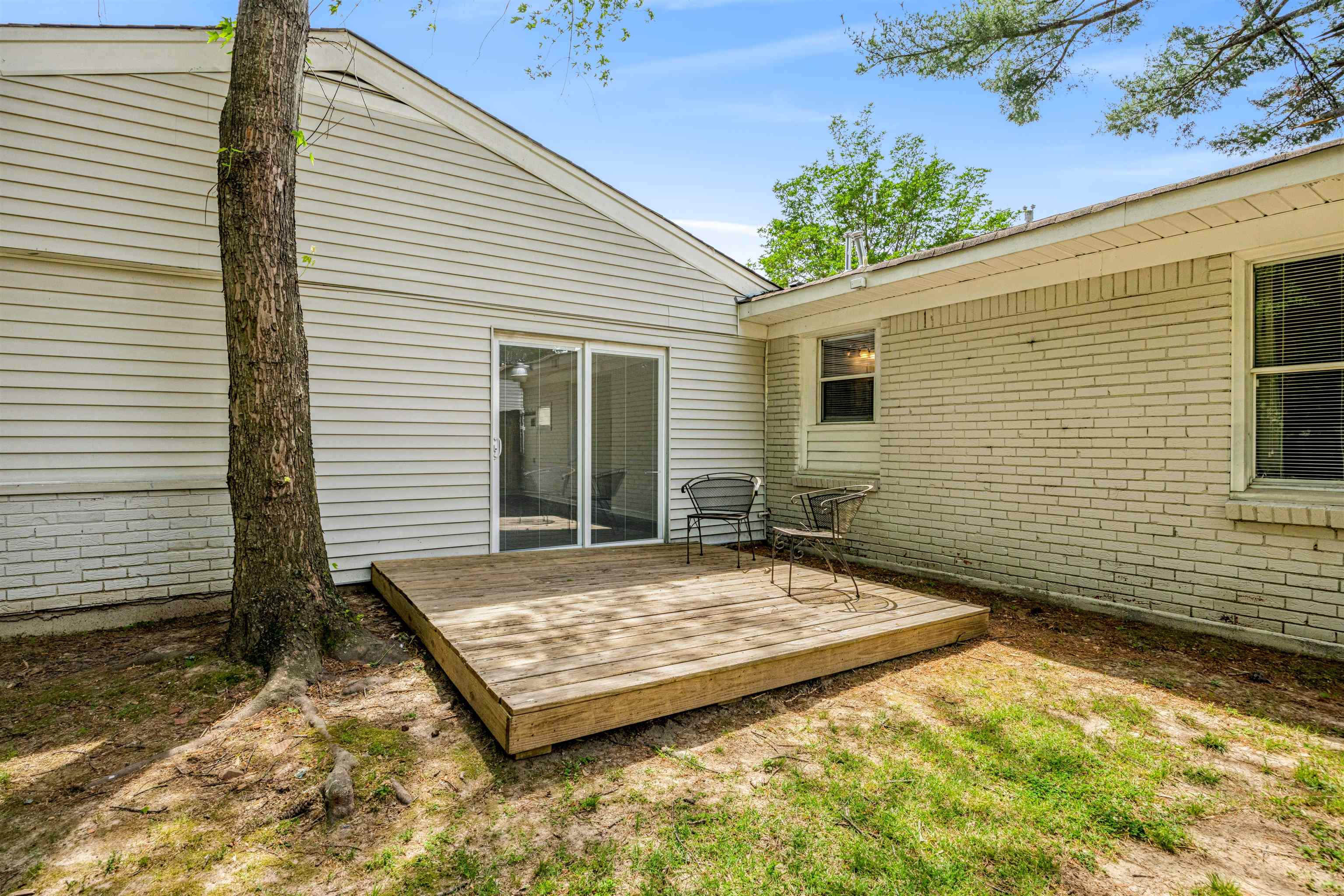 548 Herzl St Property Photo 14