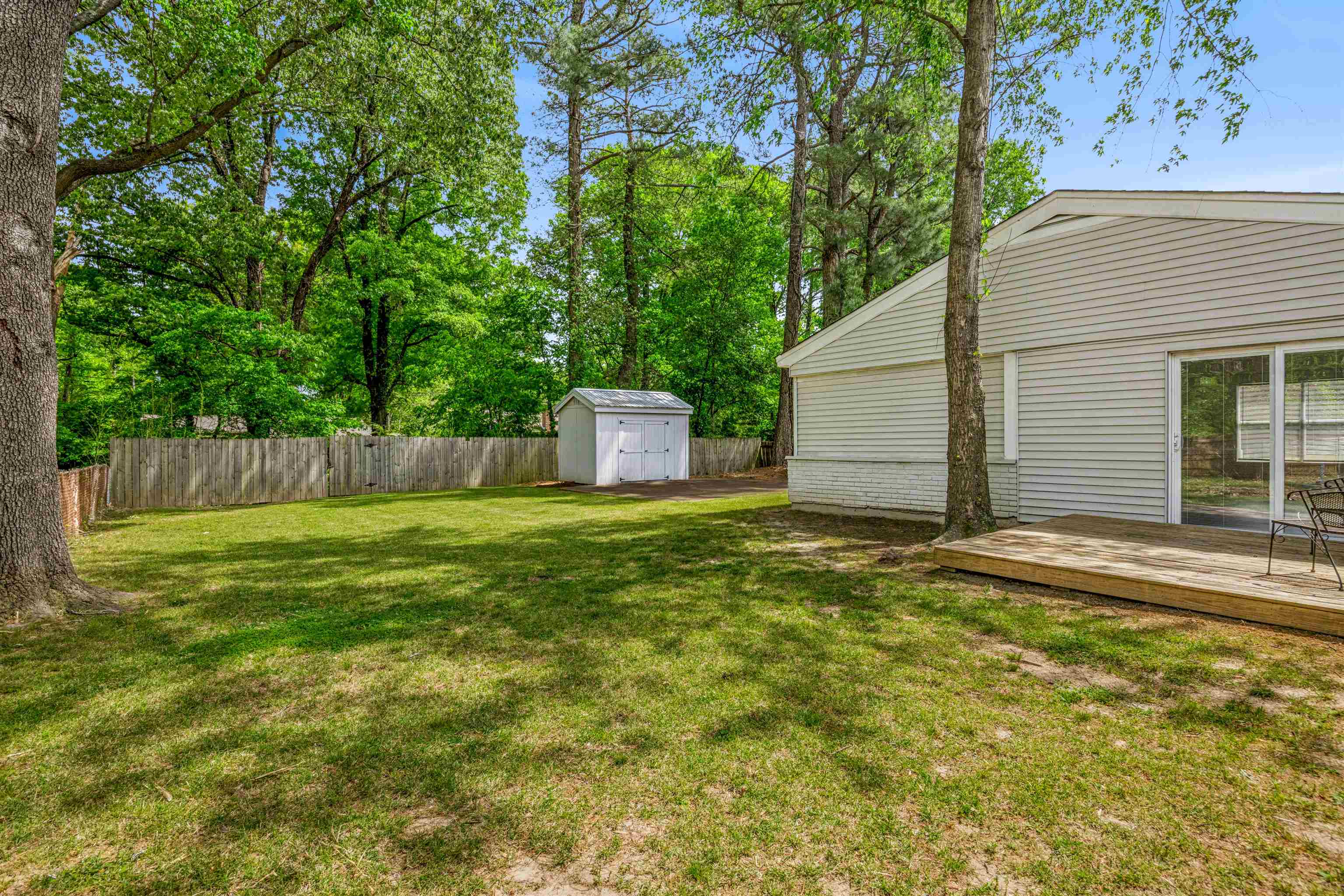 548 Herzl St Property Photo 15