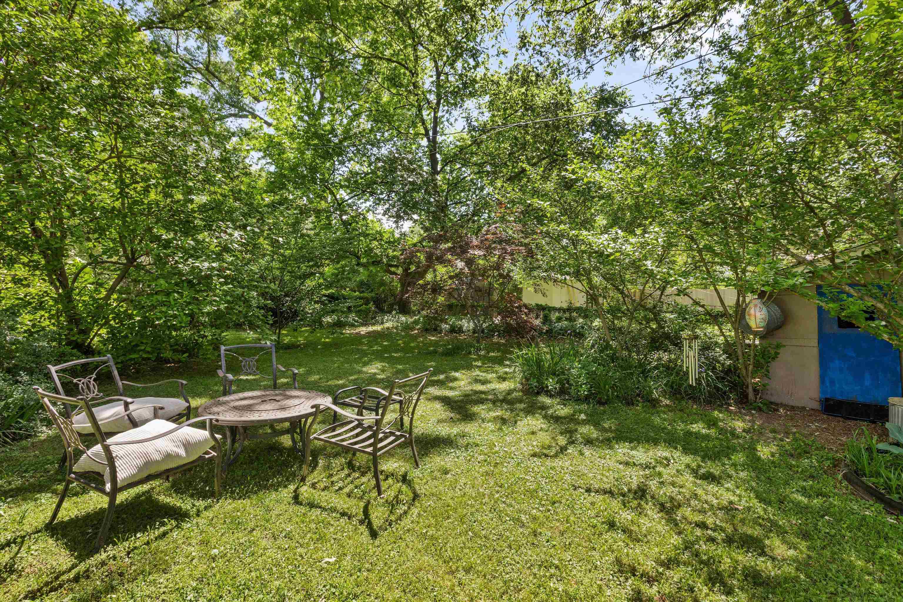 564 Alexander St Property Photo 24