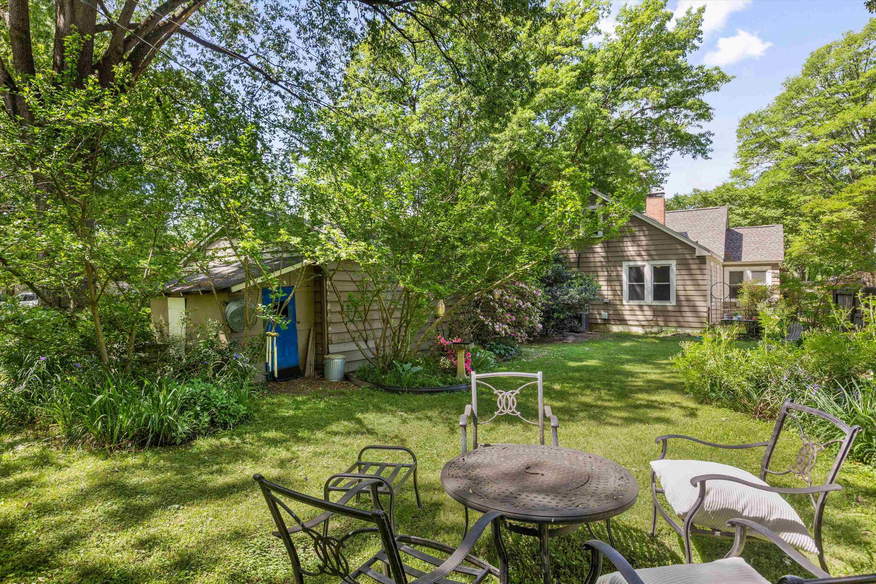 564 Alexander St Property Photo 25