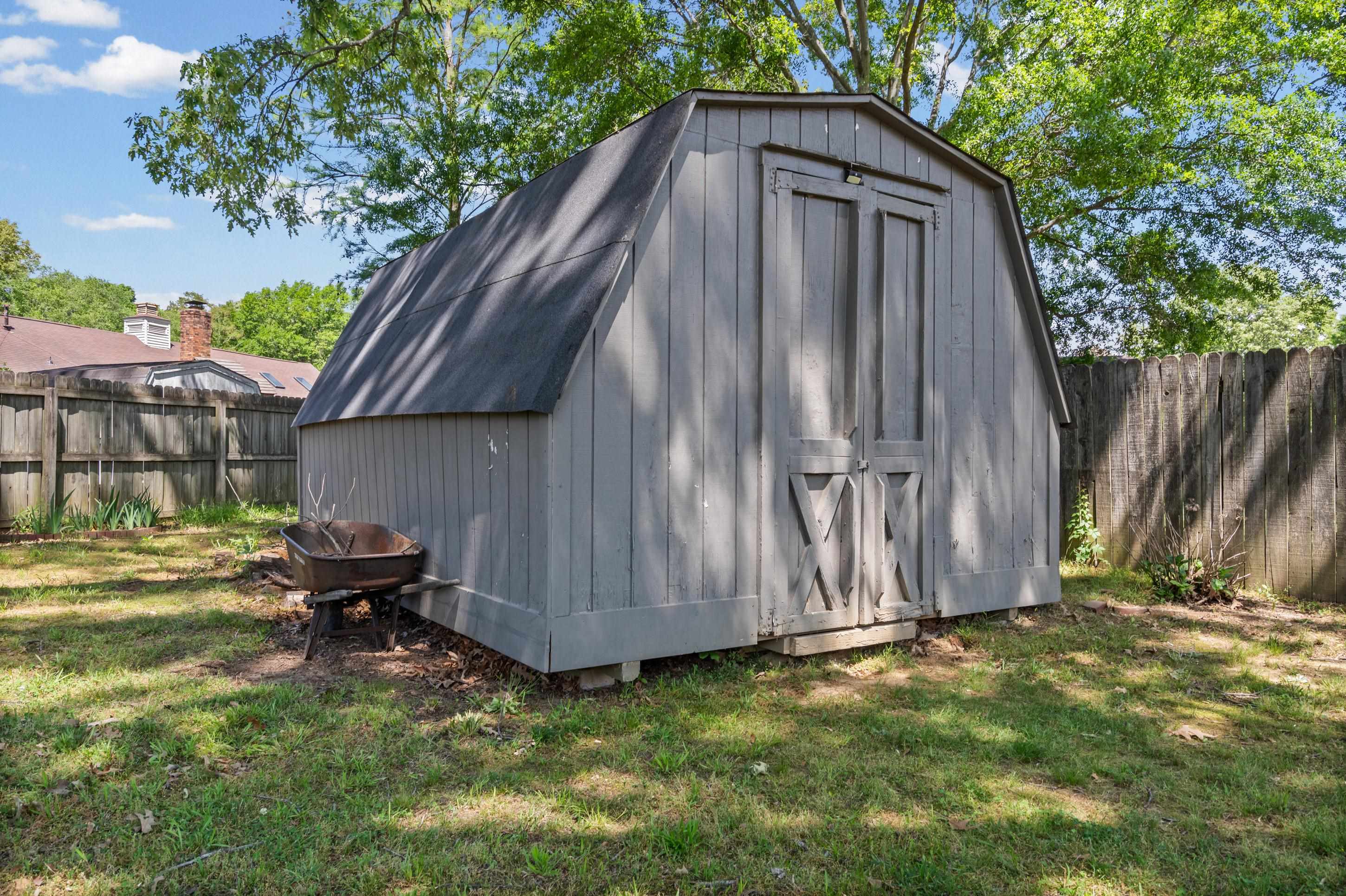 897 Wood Cv Property Photo 25