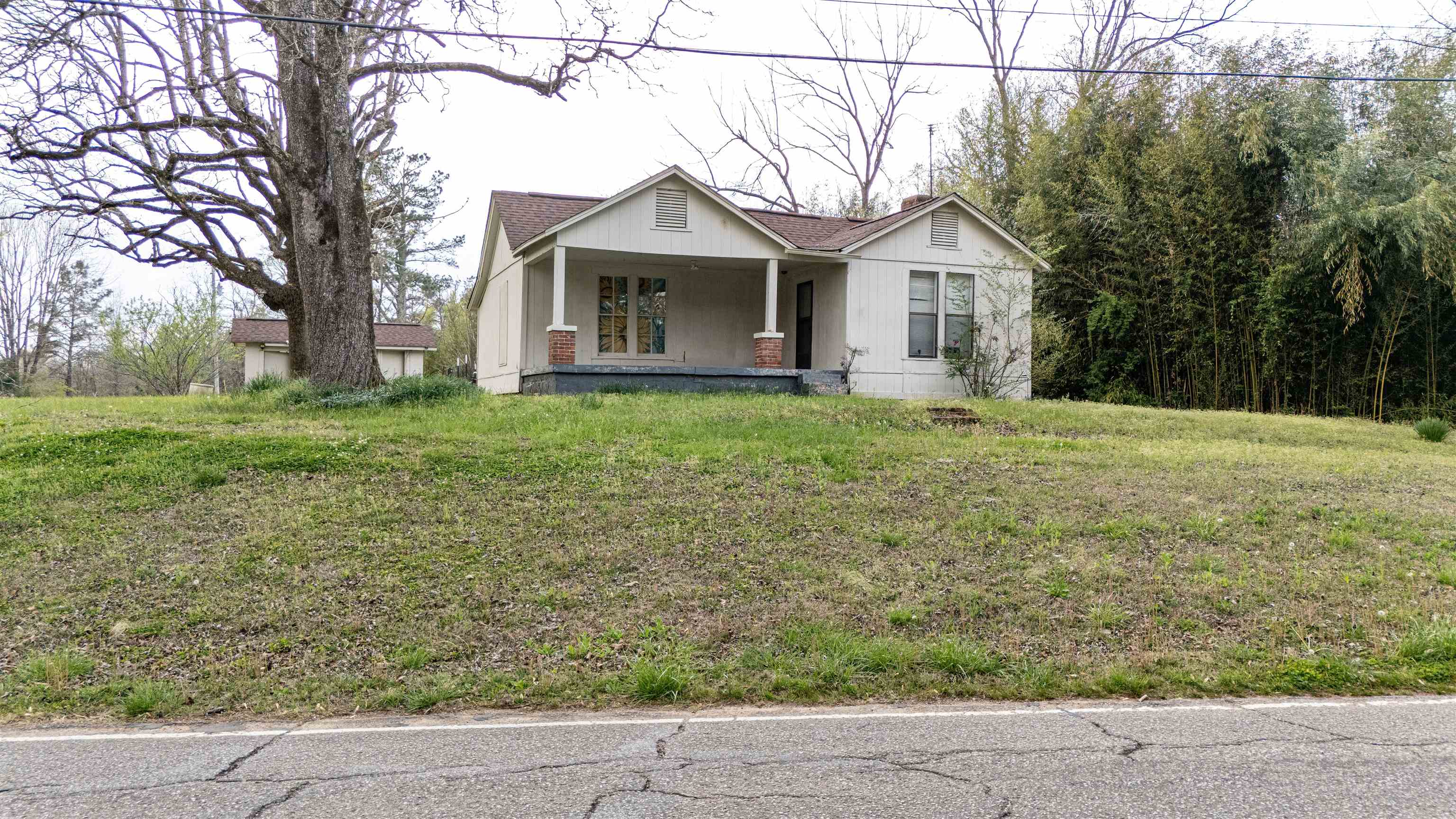 1040 Pocahontas Rd Property Photo 1
