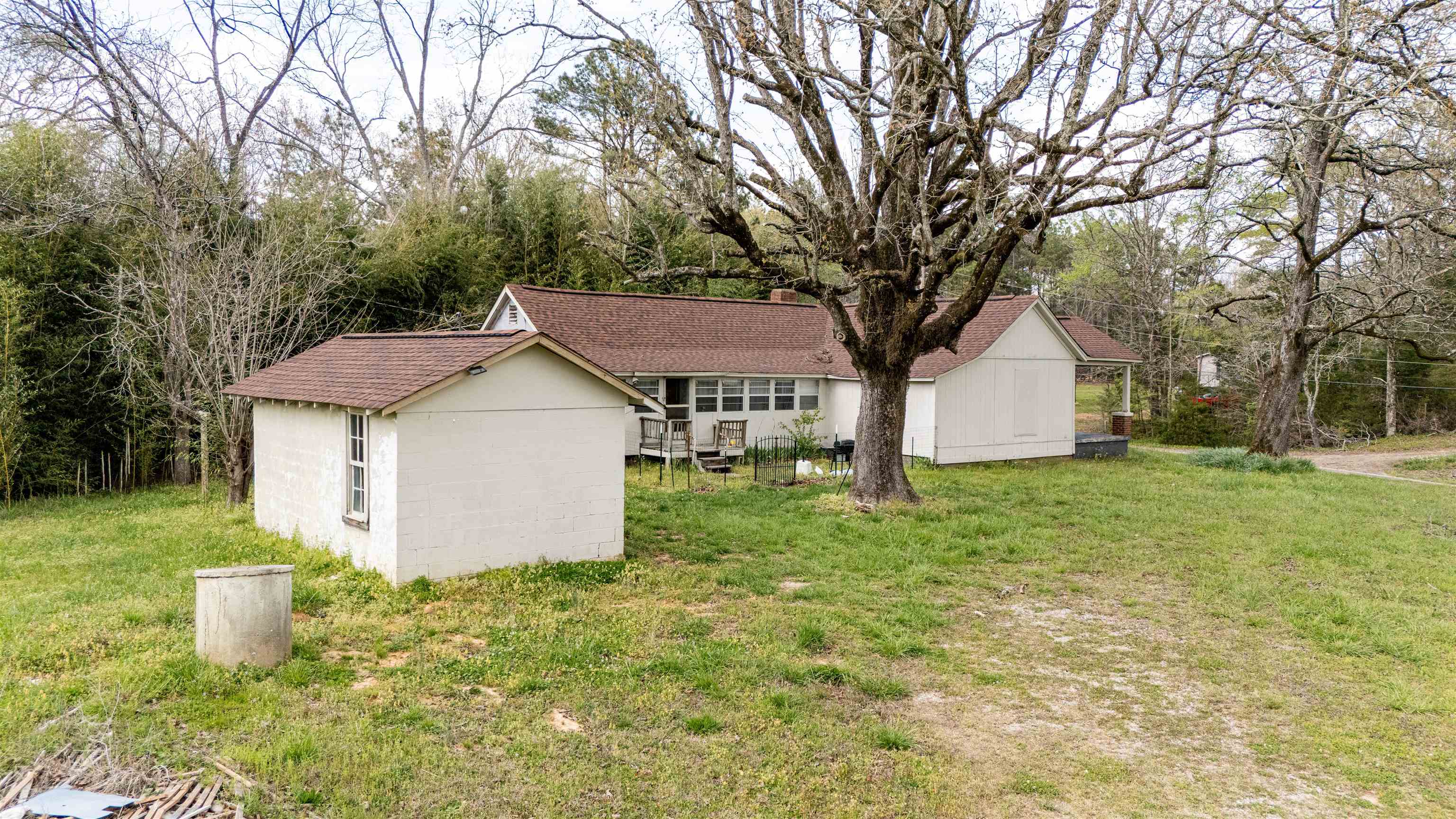 1040 Pocahontas Rd Property Photo 2
