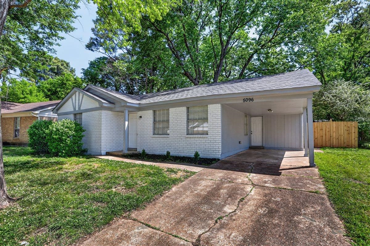 5096 Belfast Dr Property Photo 3