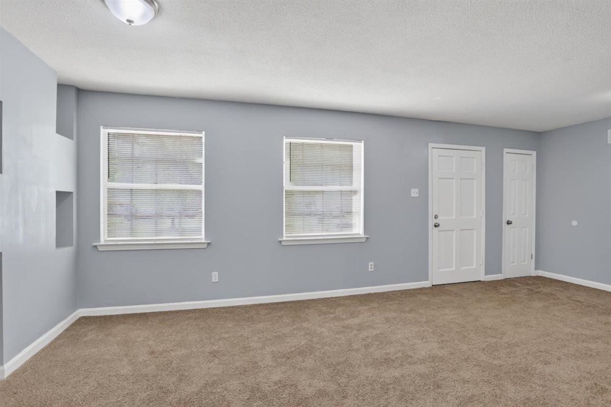 5096 Belfast Dr Property Photo 4