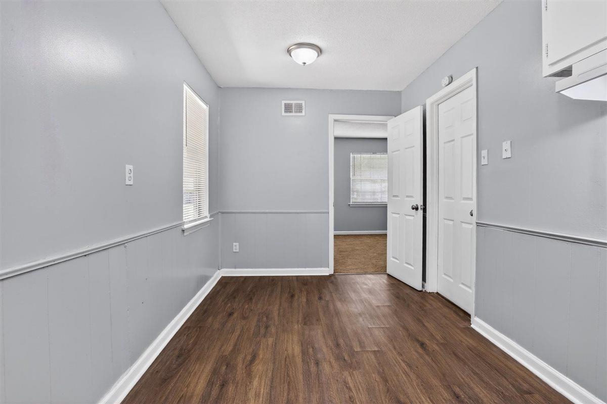 5096 Belfast Dr Property Photo 6