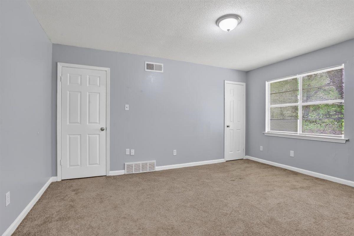 5096 Belfast Dr Property Photo 12