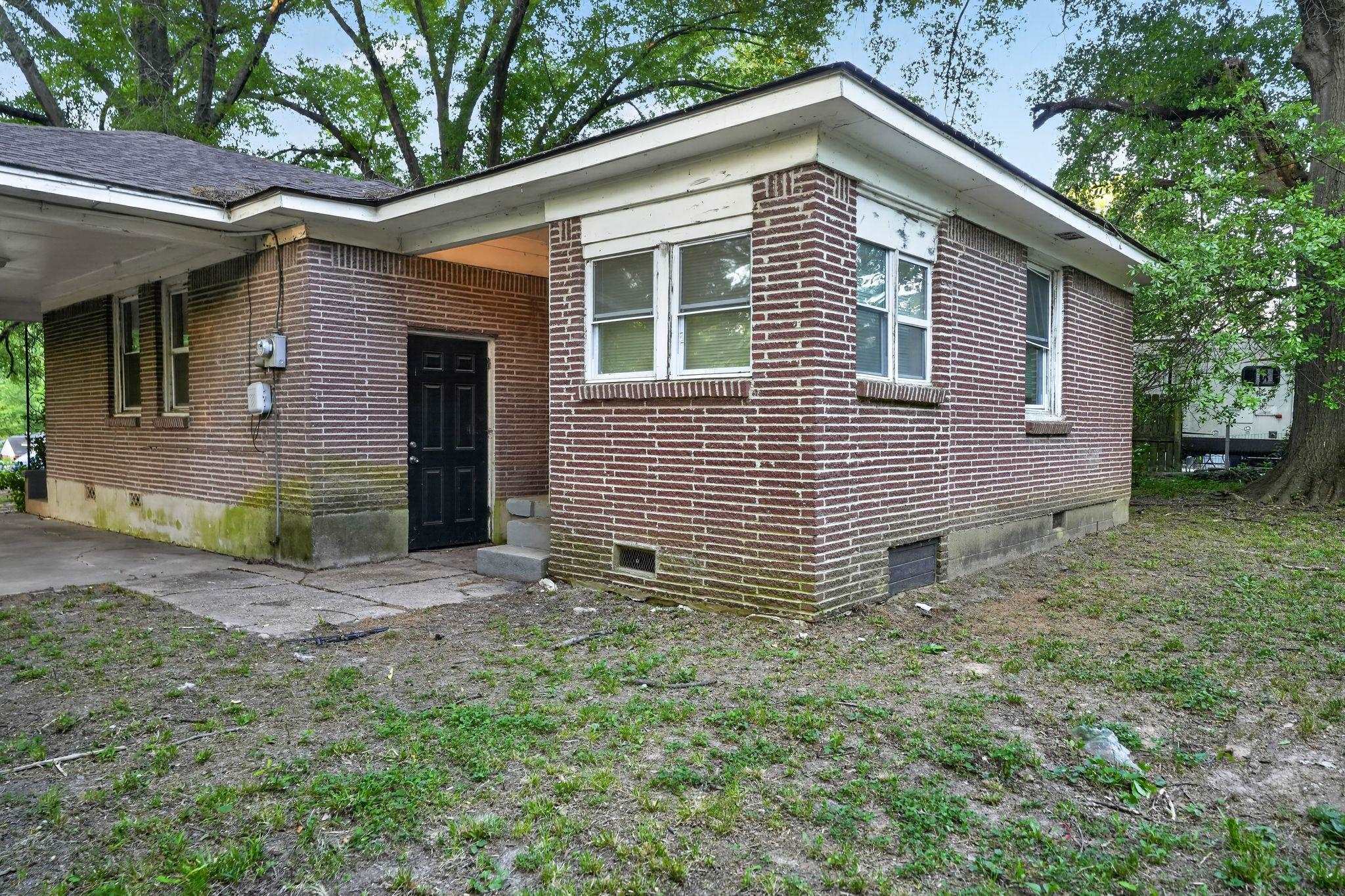 1886 CORNING AVE Property Photo 1