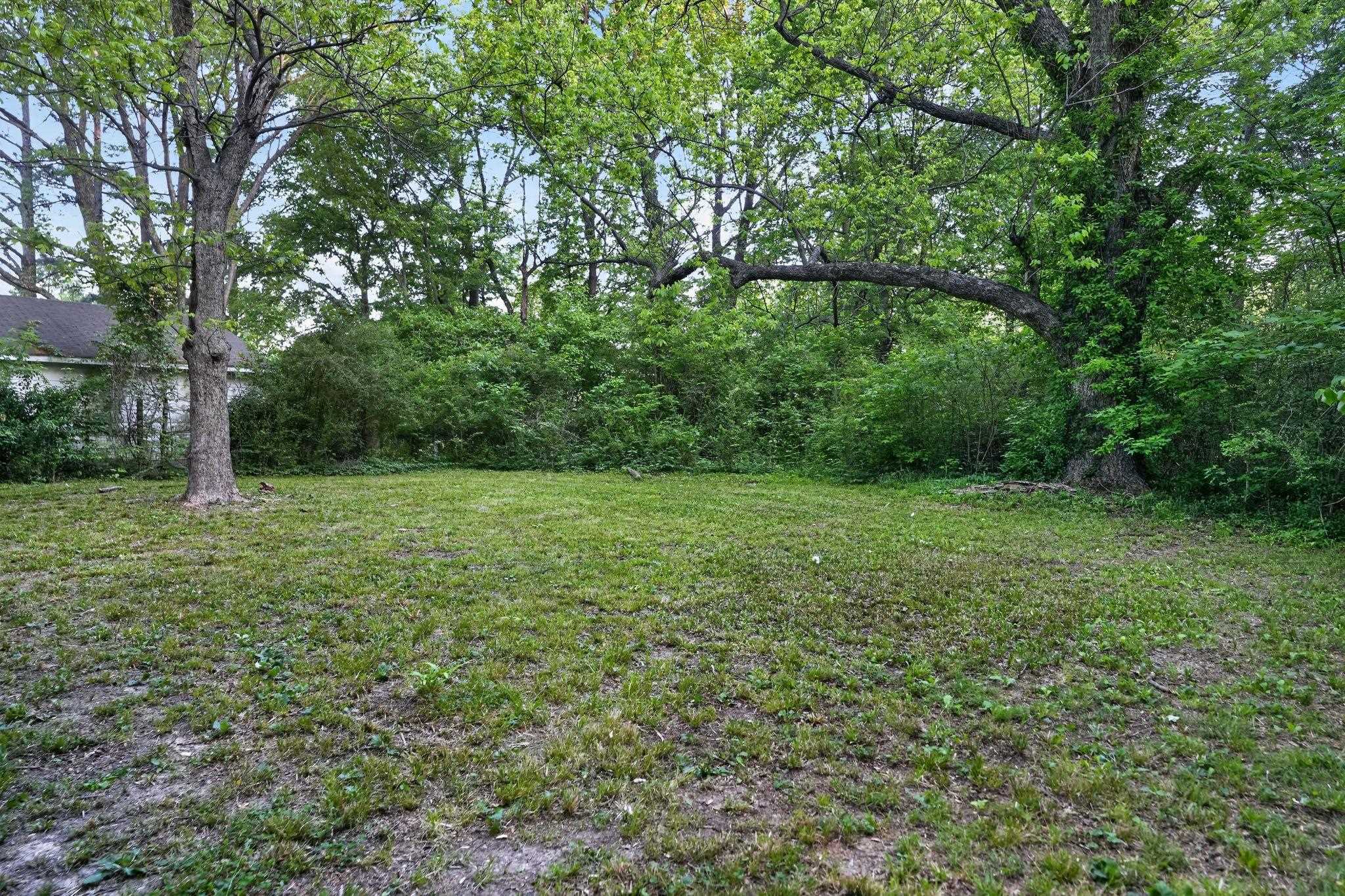 1886 Corning Ave Property Photo 3