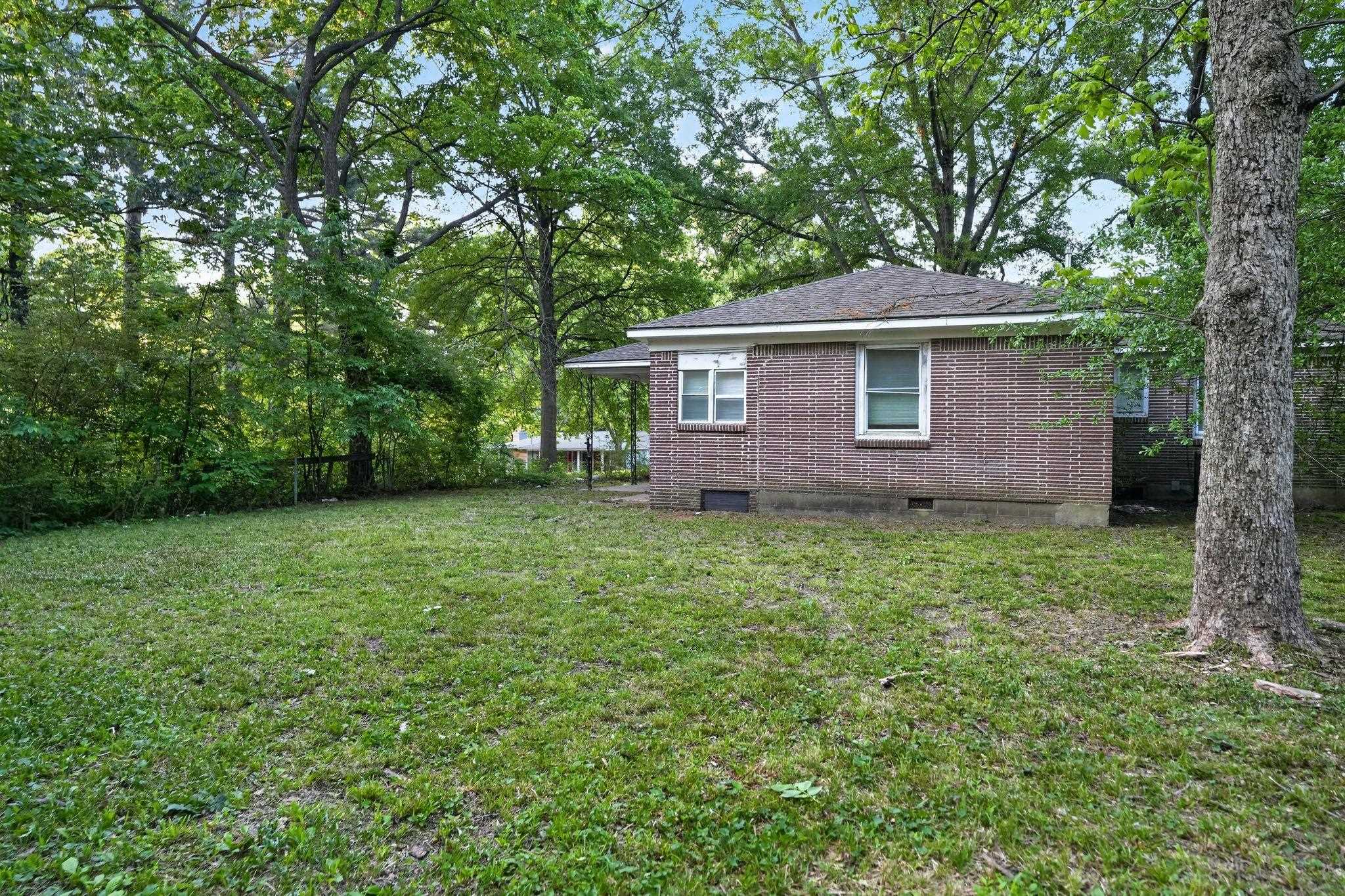 1886 Corning Ave Property Photo 6