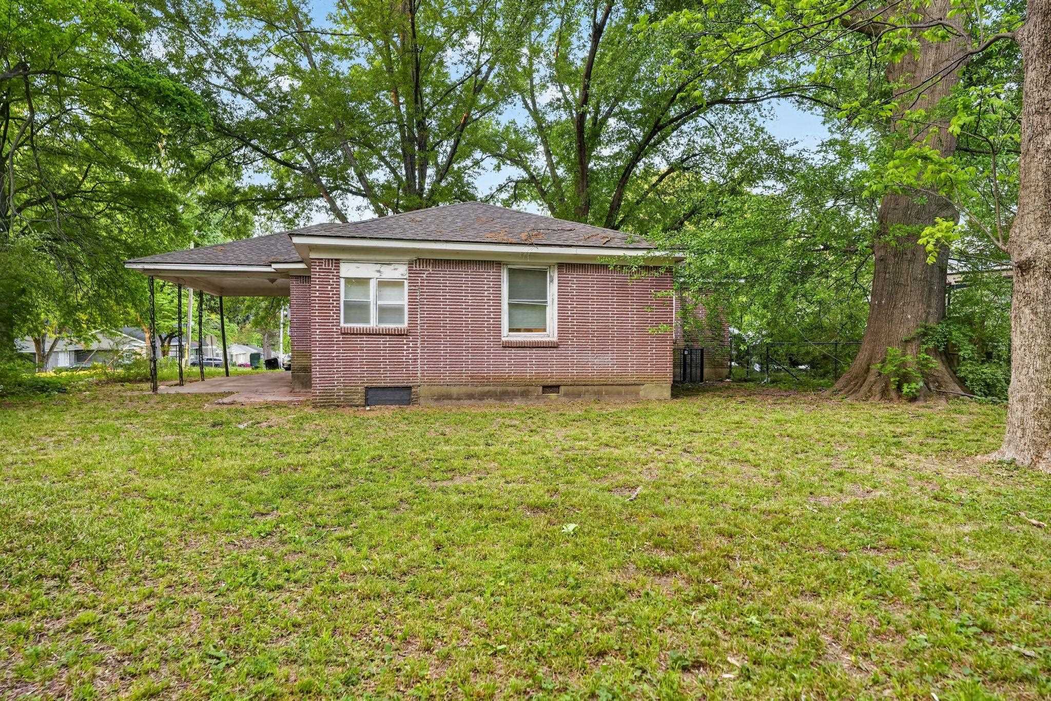 1886 Corning Ave Property Photo 8