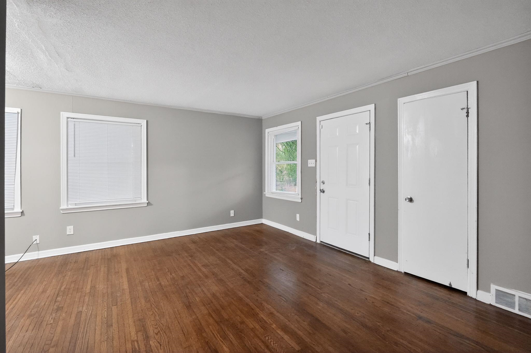 1886 Corning Ave Property Photo 12