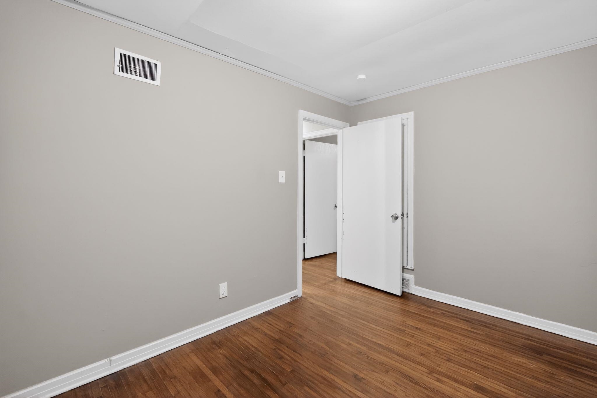 1886 Corning Ave Property Photo 16