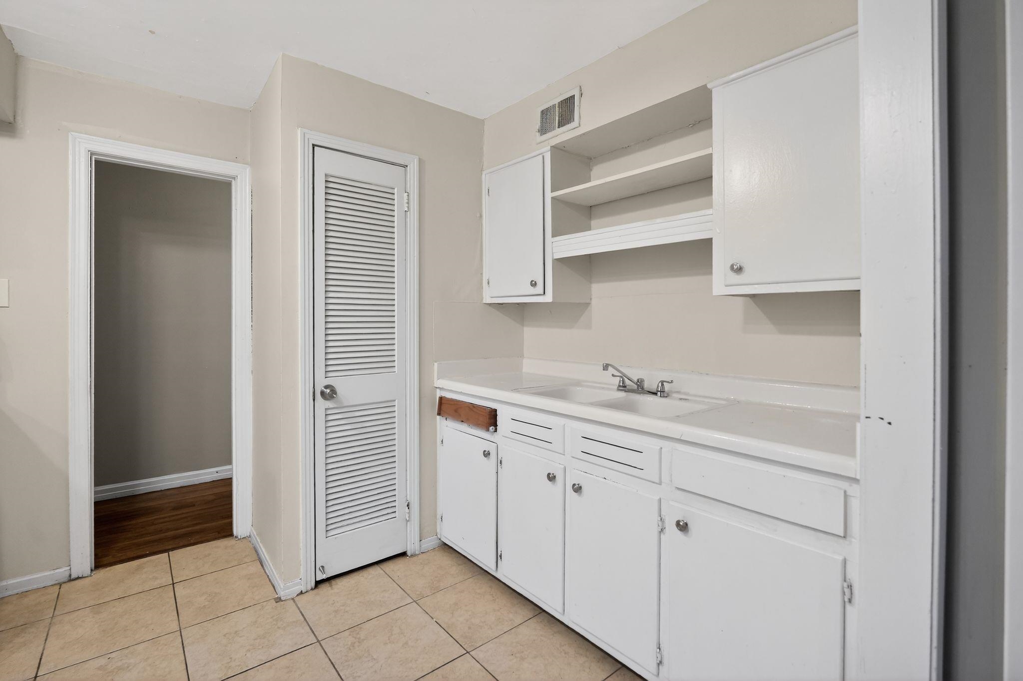 1886 Corning Ave Property Photo 28