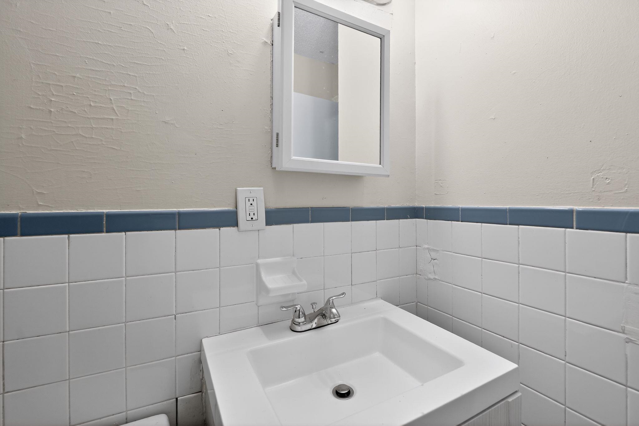 1886 Corning Ave Property Photo 32