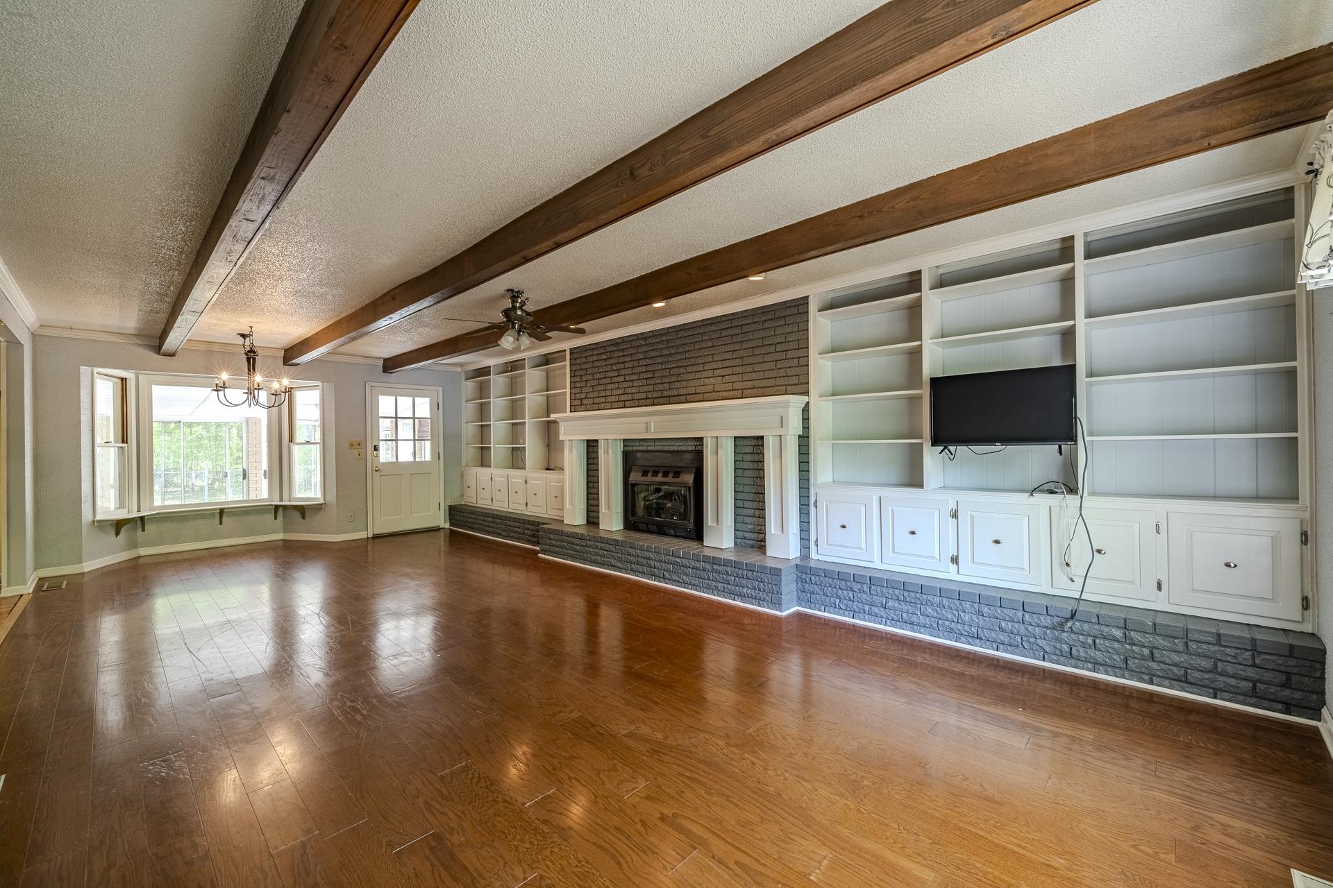 101 Bob St Property Photo 6