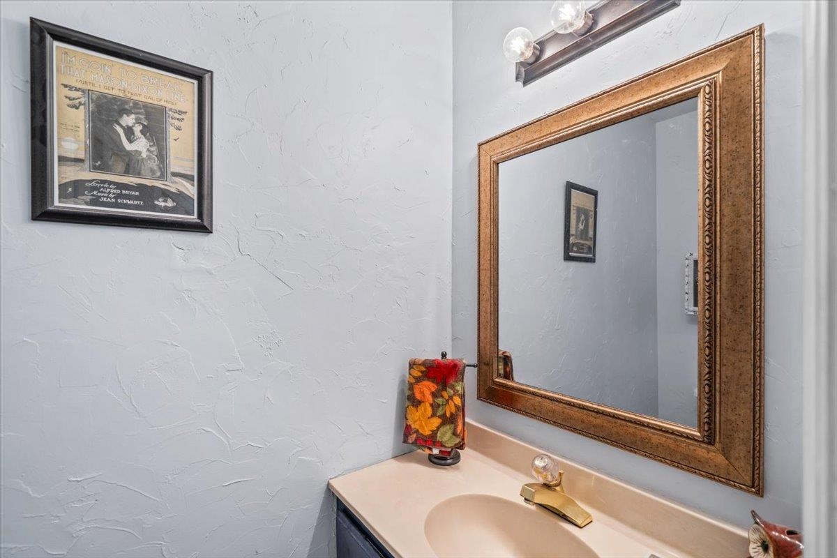 415 E Valleywood Cv Property Photo 17