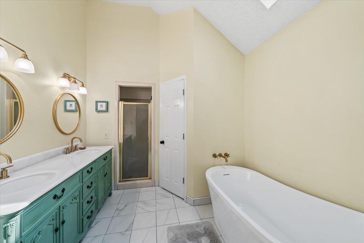 415 E Valleywood Cv Property Photo 19