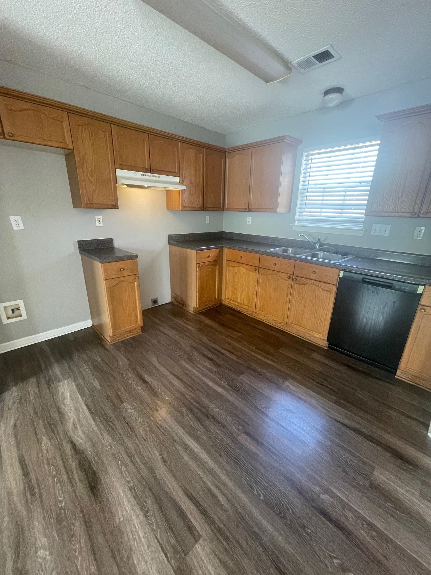 7068 Millers Glen Way Property Photo 4