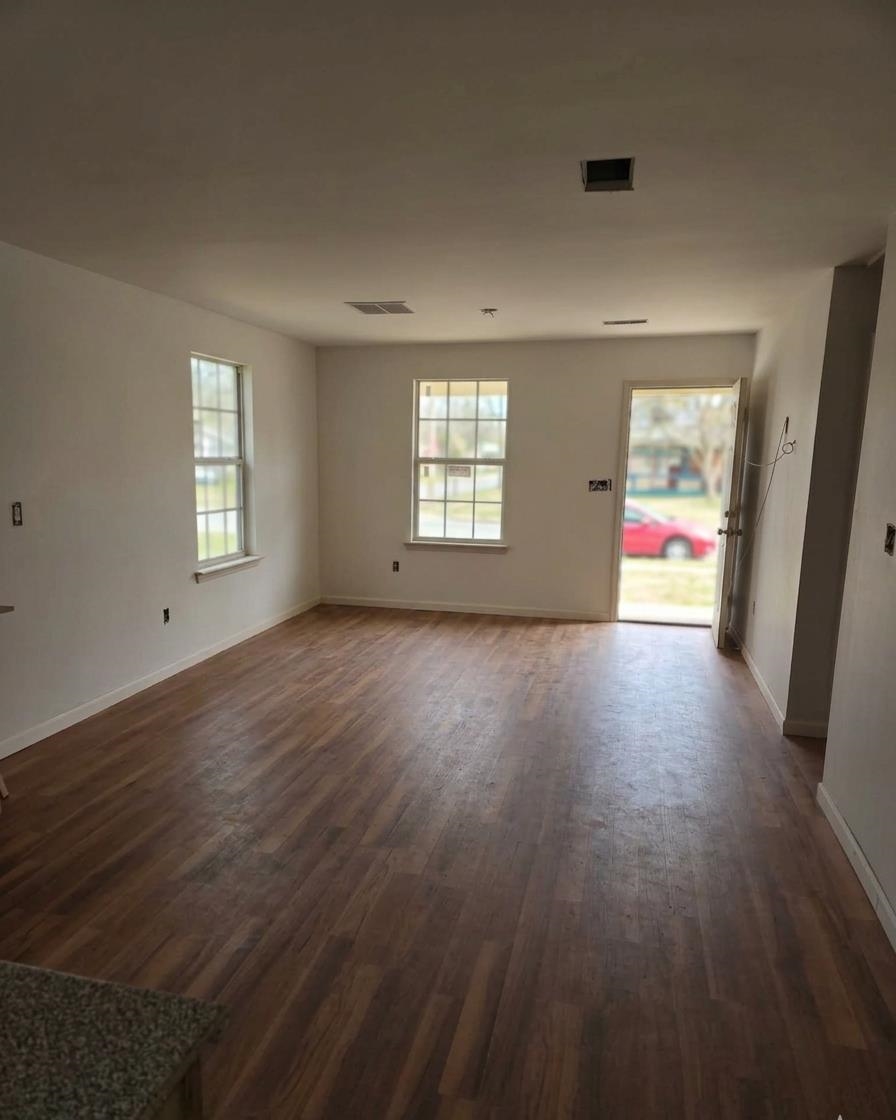 1495 Maplewood St Property Photo 3