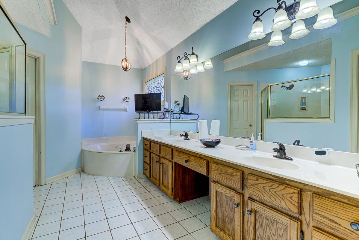 1614 Wayside Cv Property Photo 14
