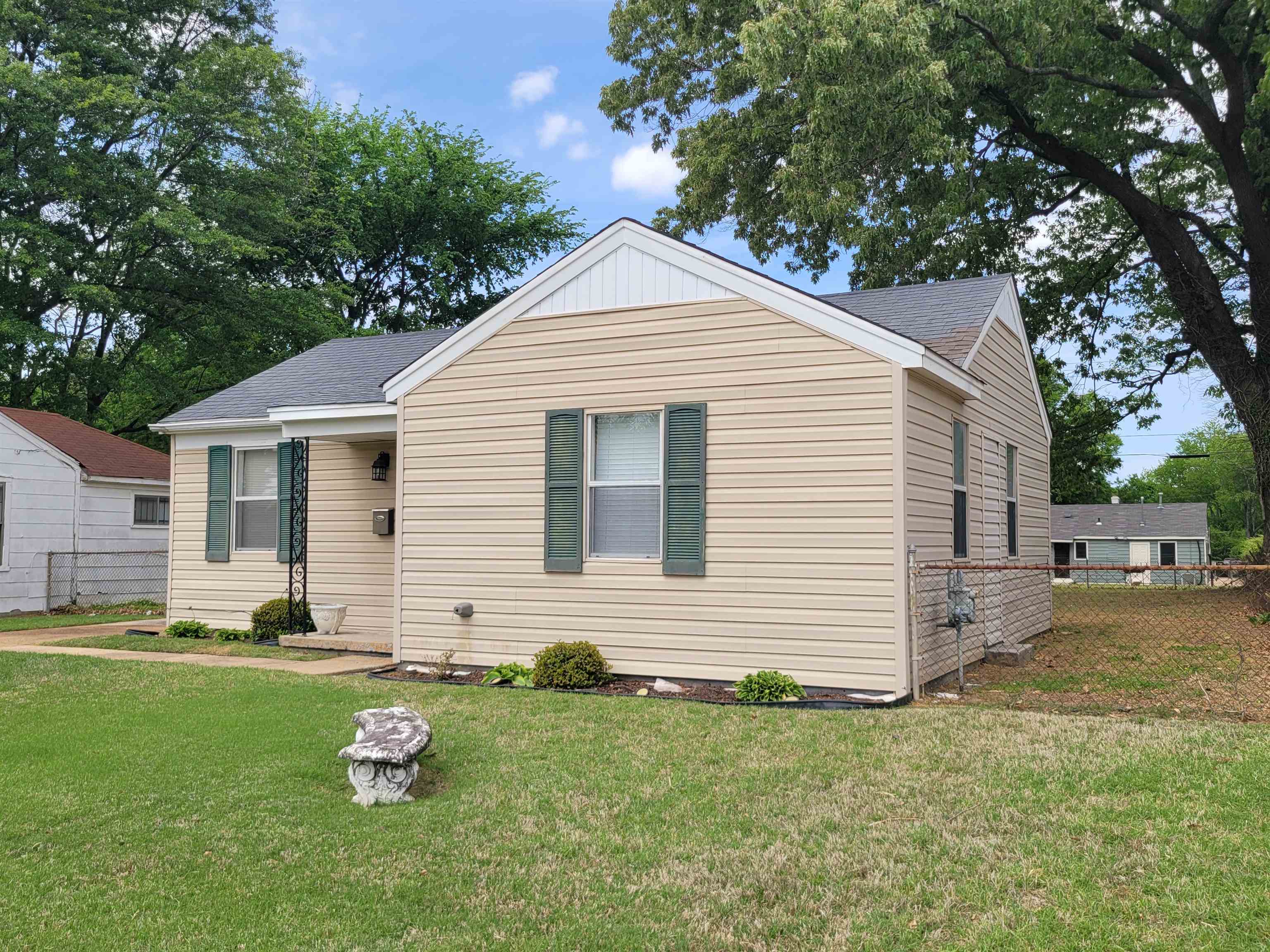 476 Jenson Rd Property Photo 4