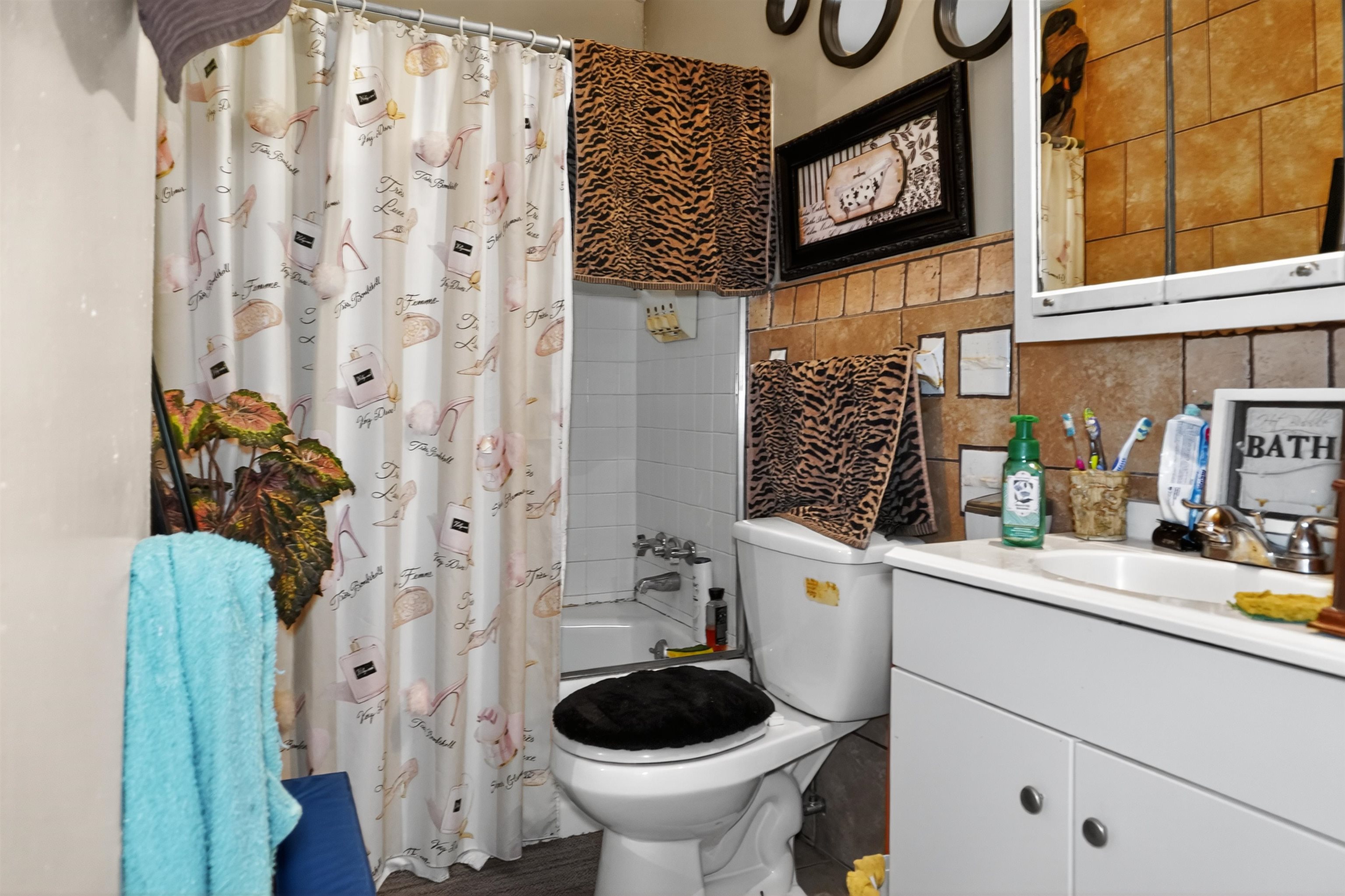 3083 Emerald St Property Photo 13