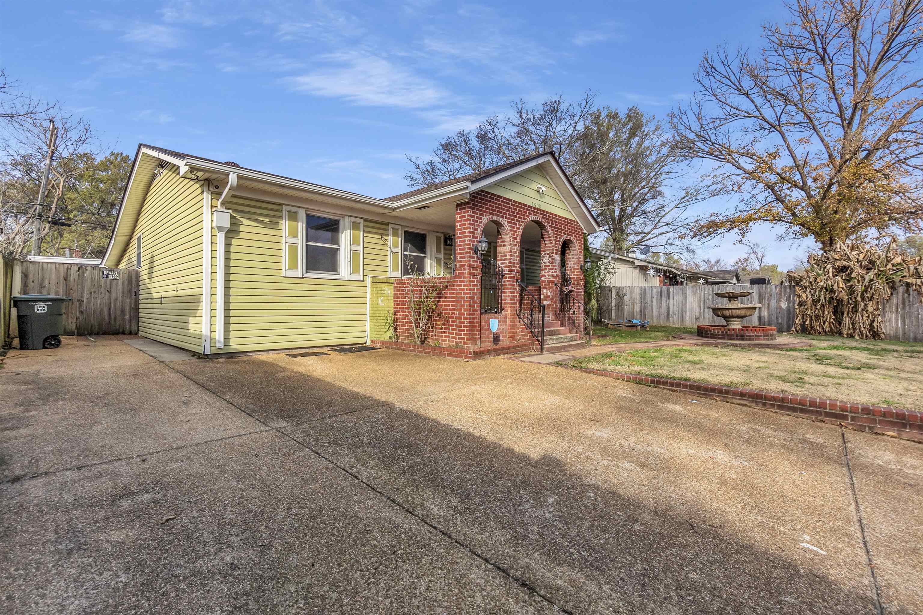 1903 Capri Rd Property Photo 3