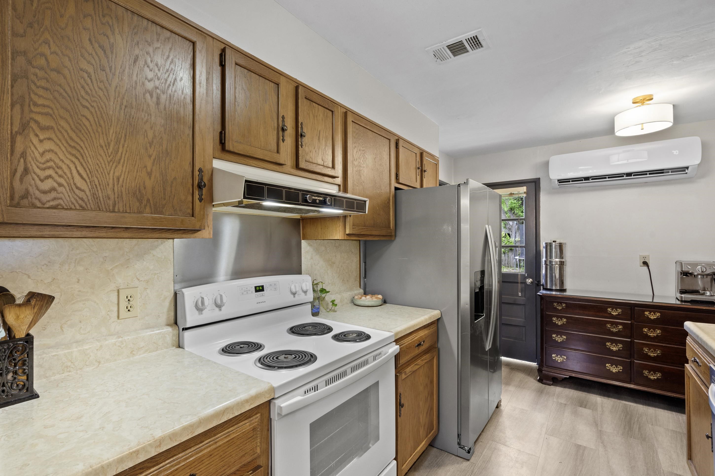 4838 Quince Rd Property Photo 6