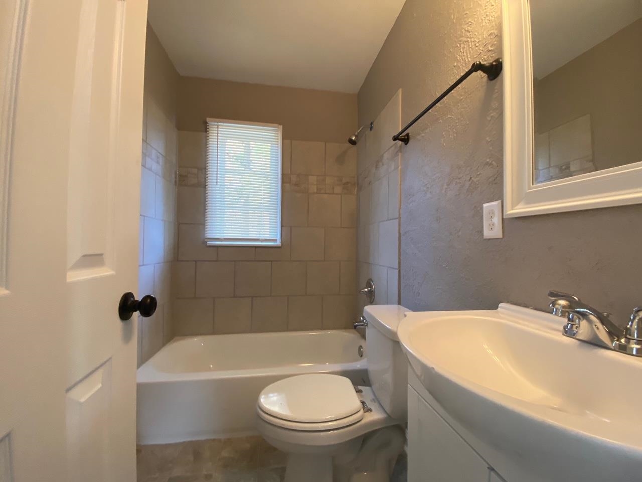 516 Jeanne Dr Property Photo 4