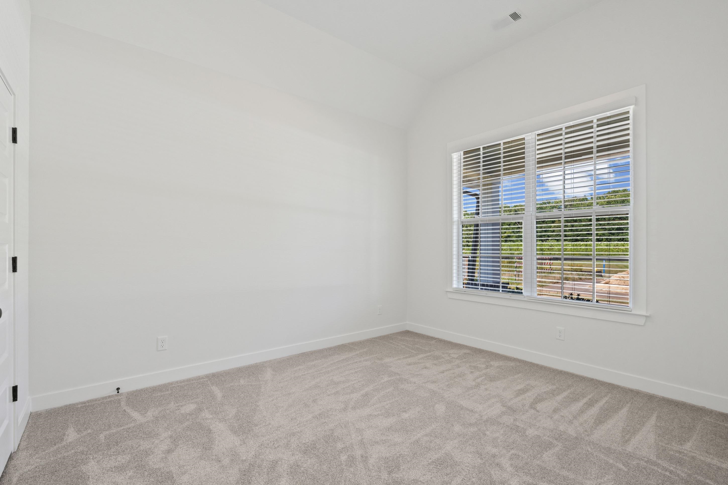 1127 Green Meadows Blvd Property Photo 9