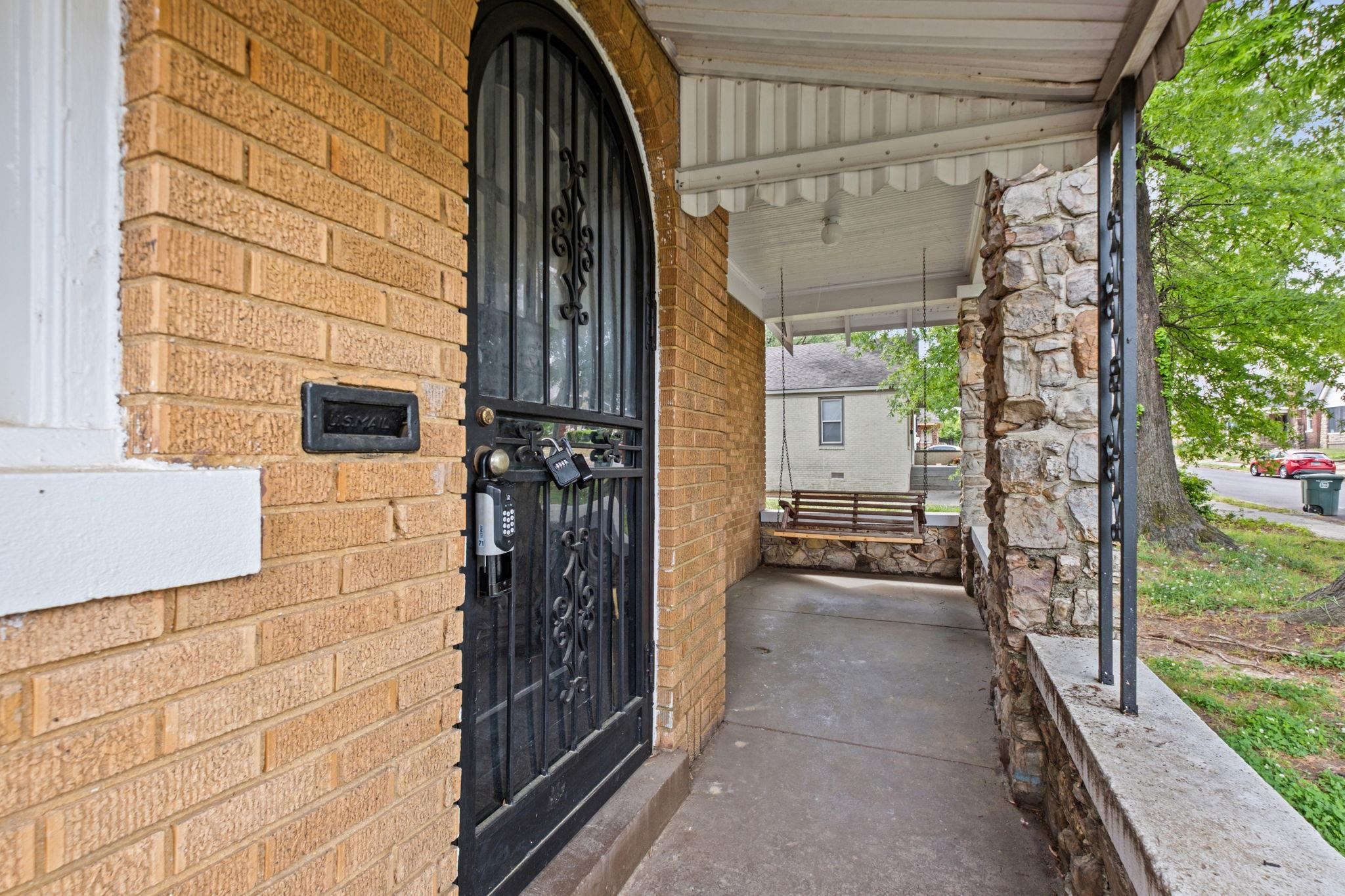 1024 Maury St Property Photo 4