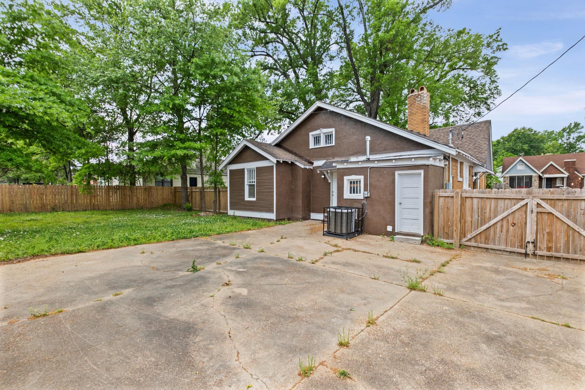 1024 Maury St Property Photo 17