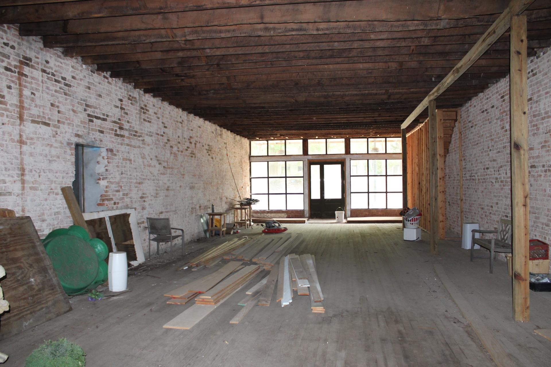 120 N Jefferson St Property Photo 4