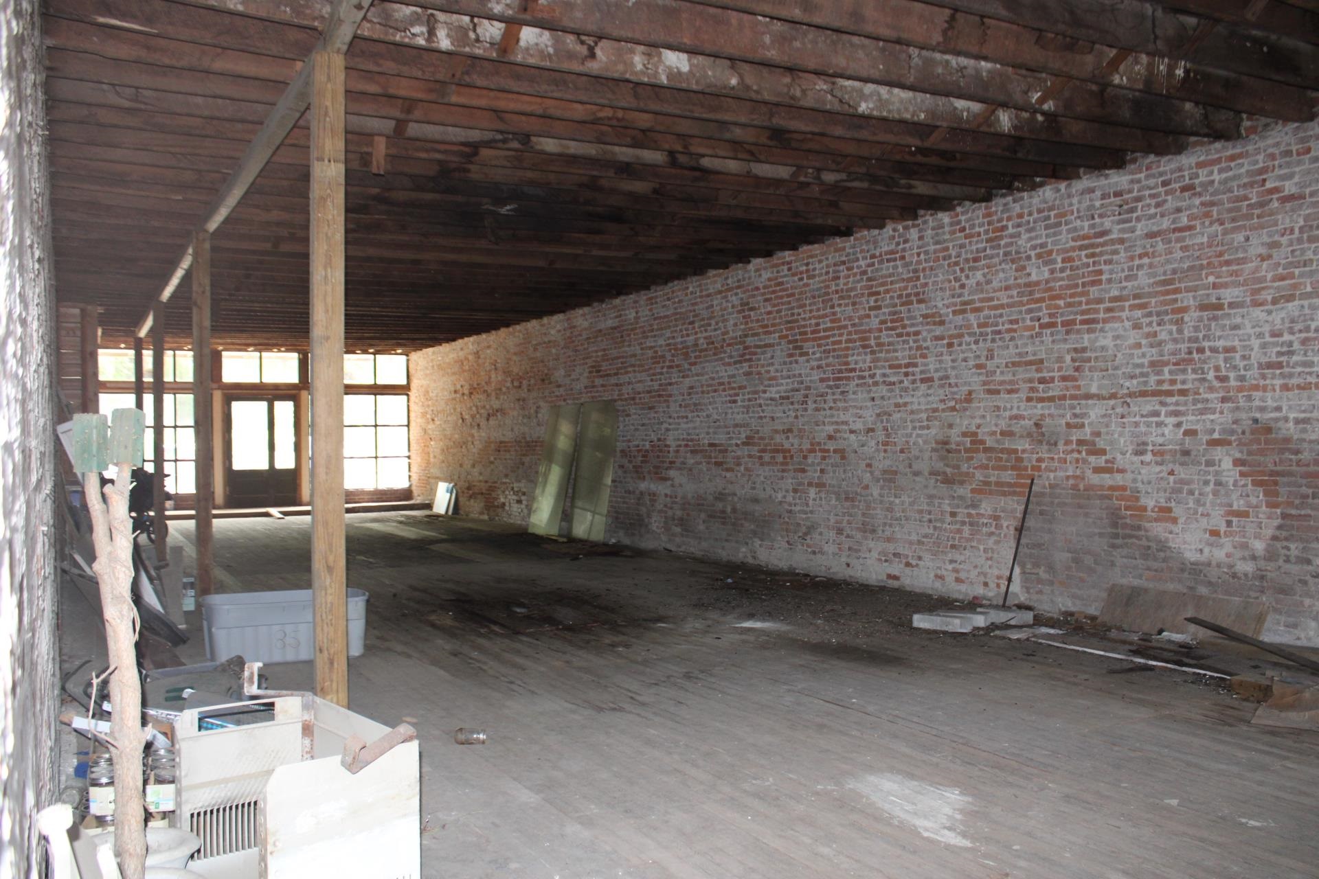 120 N Jefferson St Property Photo 9