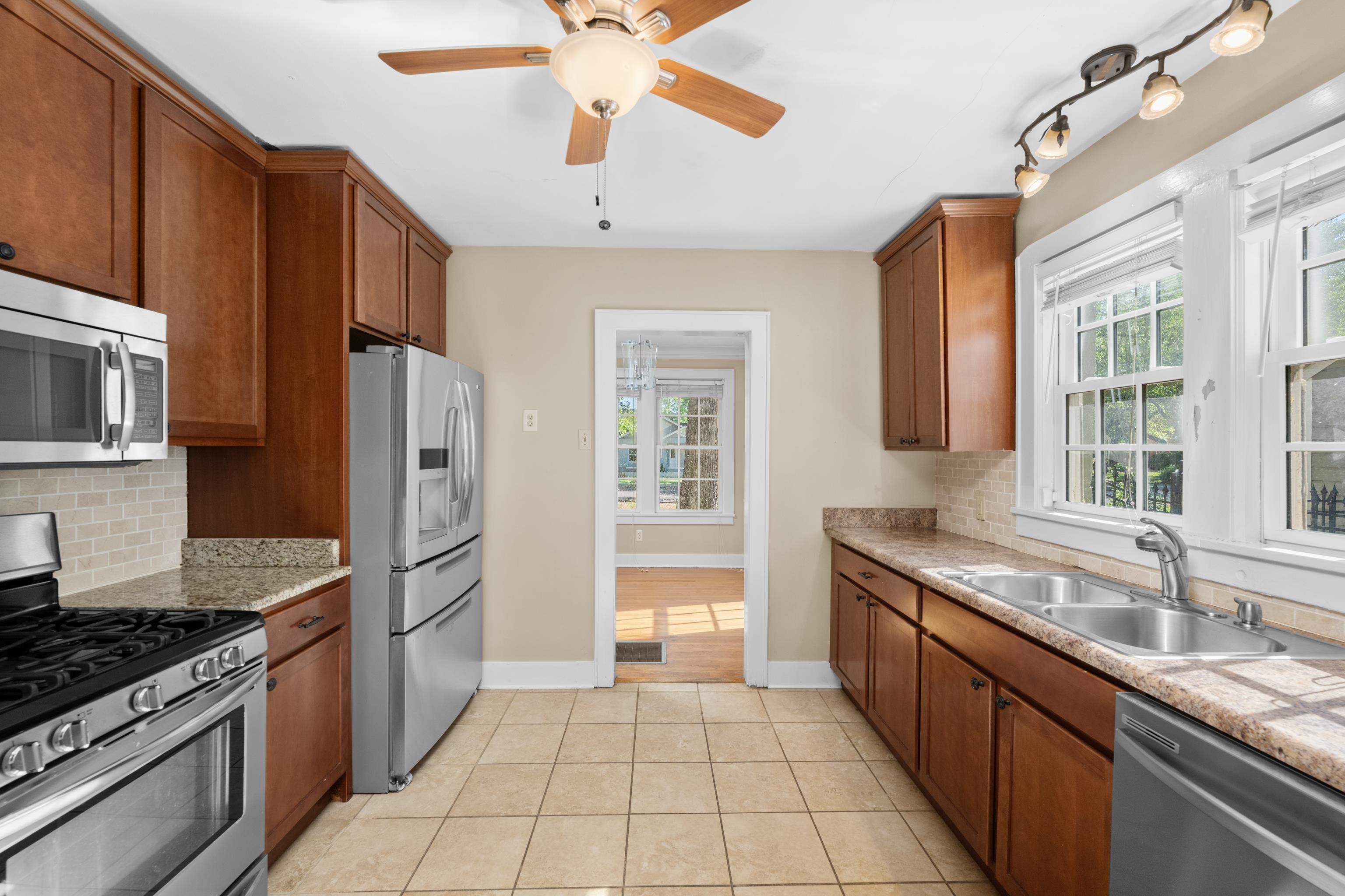 3592 Cowden Ave Property Photo 9