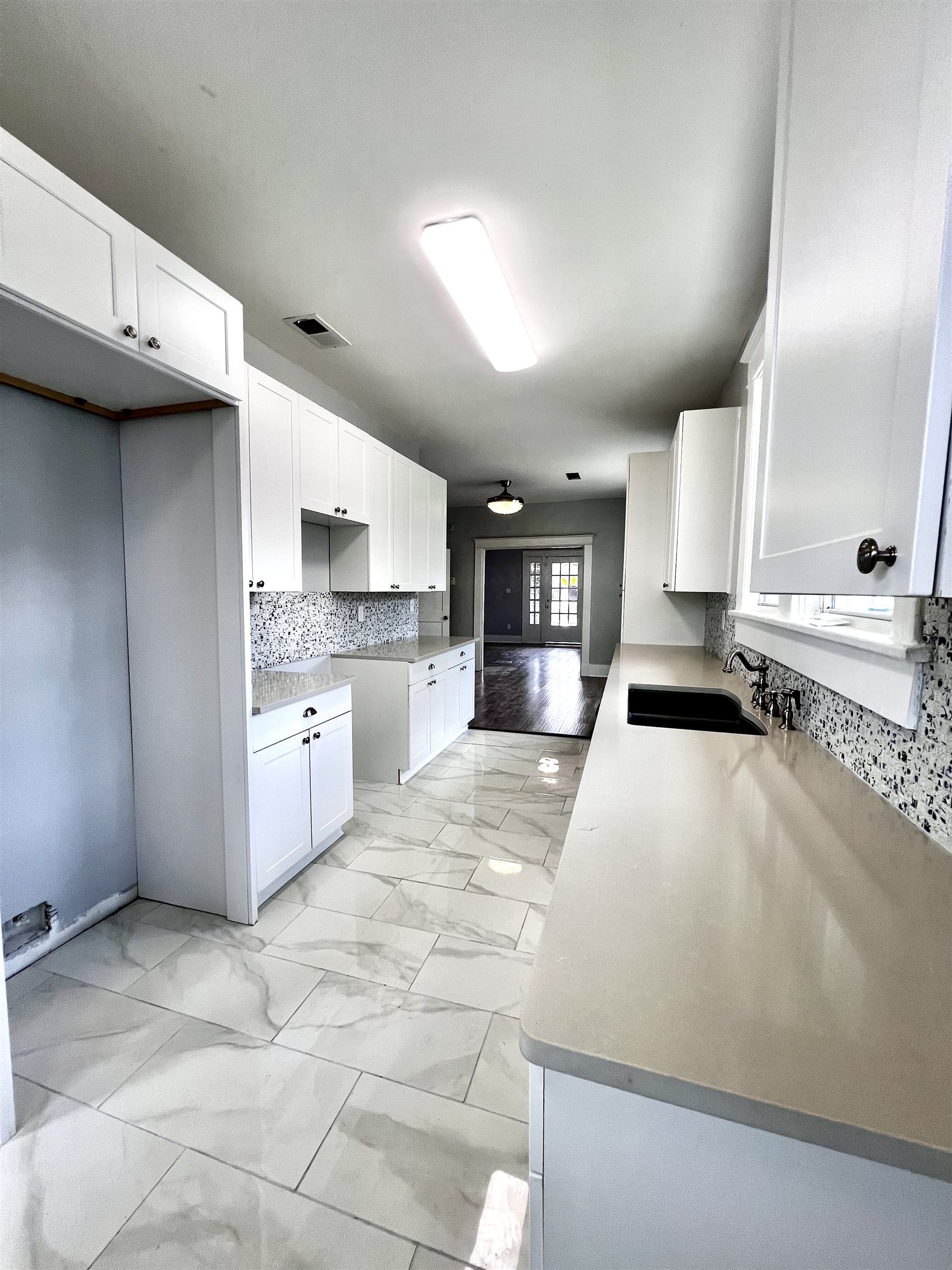 1052 Faxon Ave Property Photo 3