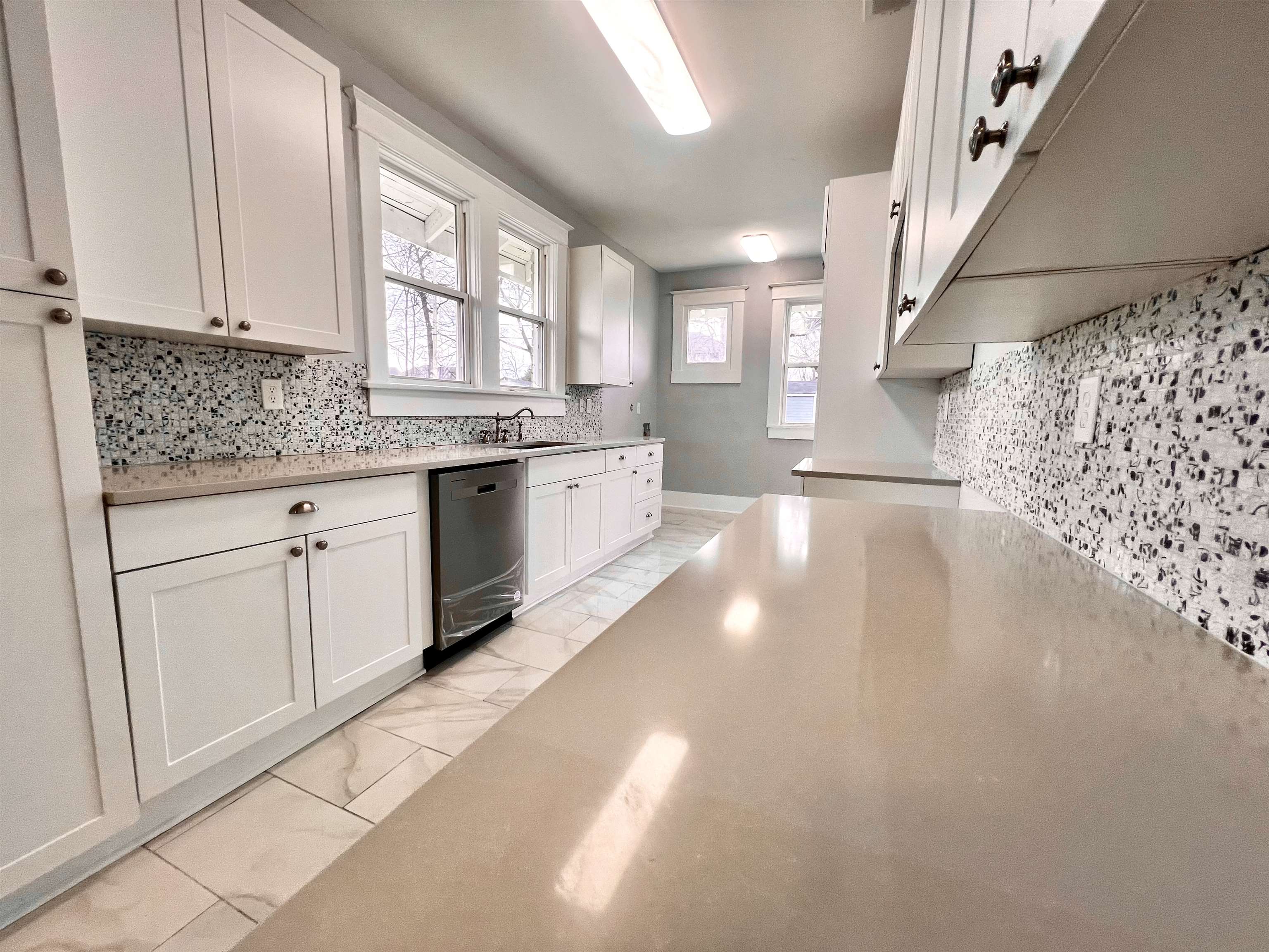 1052 Faxon Ave Property Photo 4
