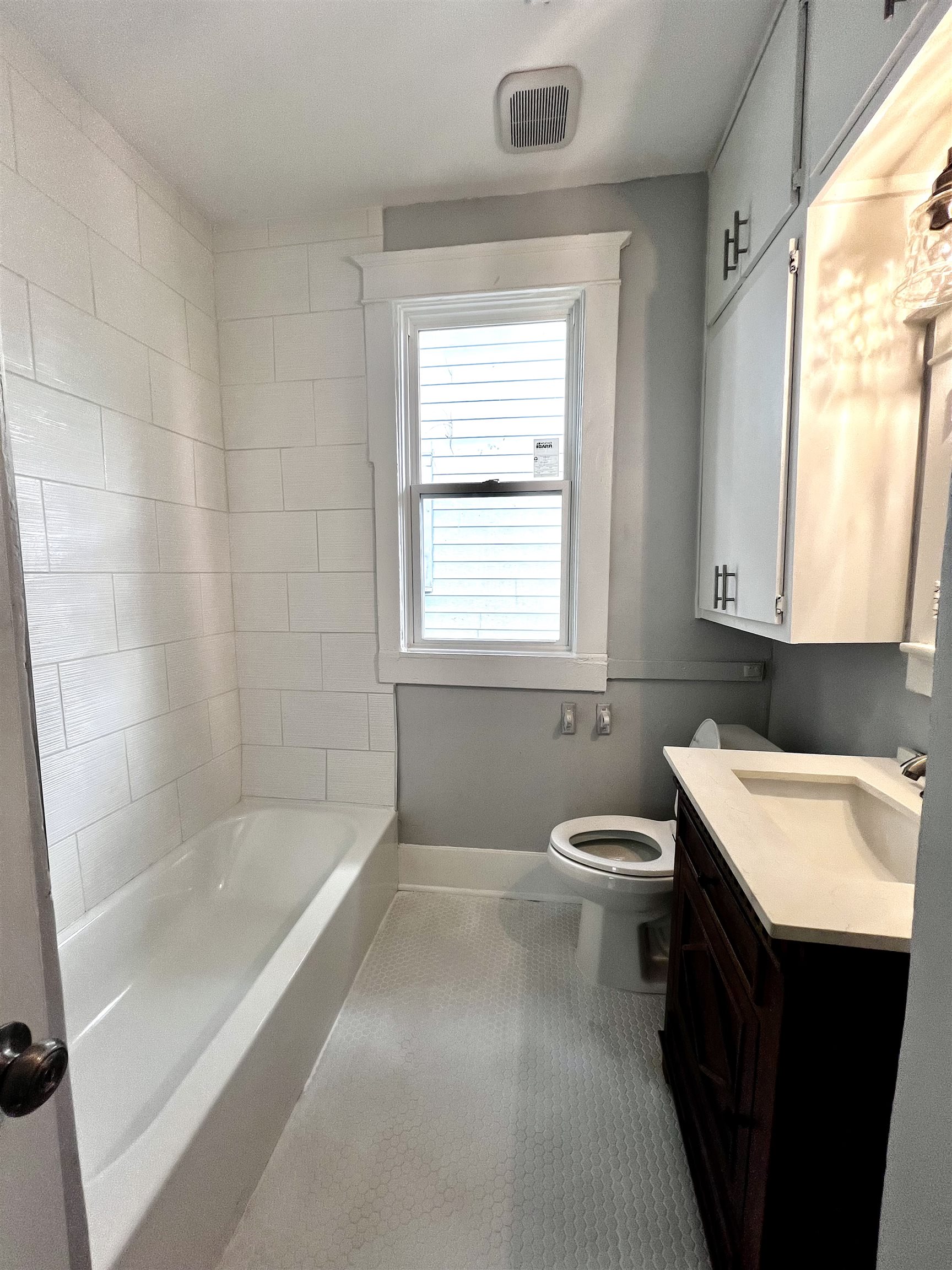 1052 Faxon Ave Property Photo 10