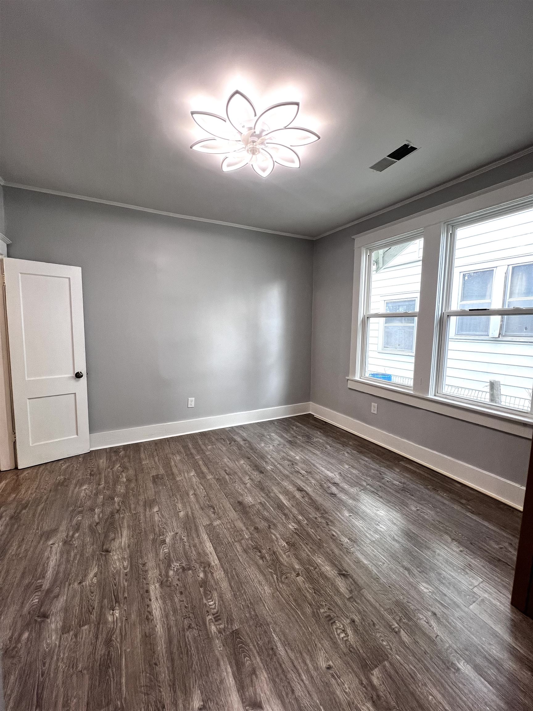 1052 Faxon Ave Property Photo 12