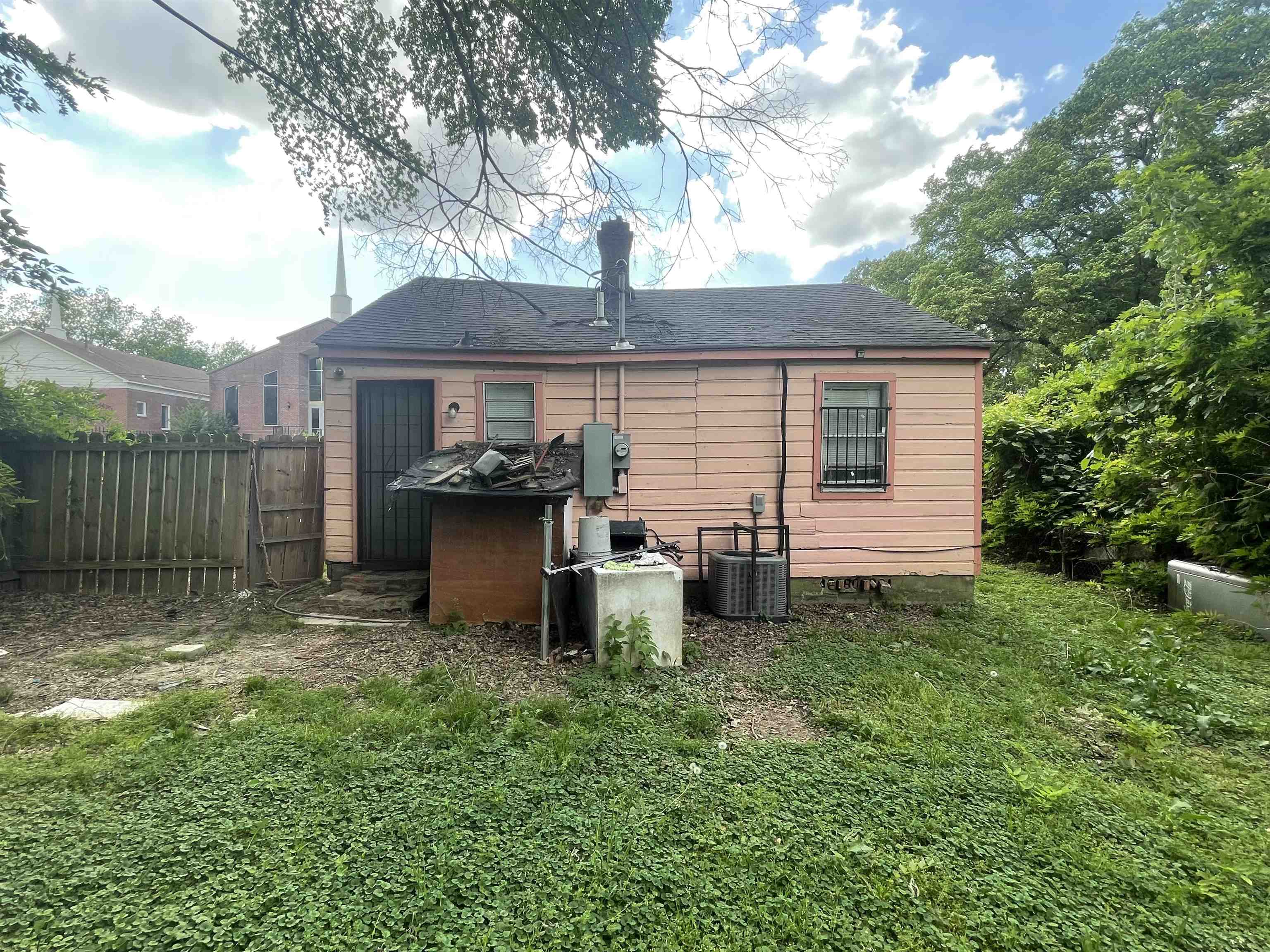 832 Maywood St Property Photo 2