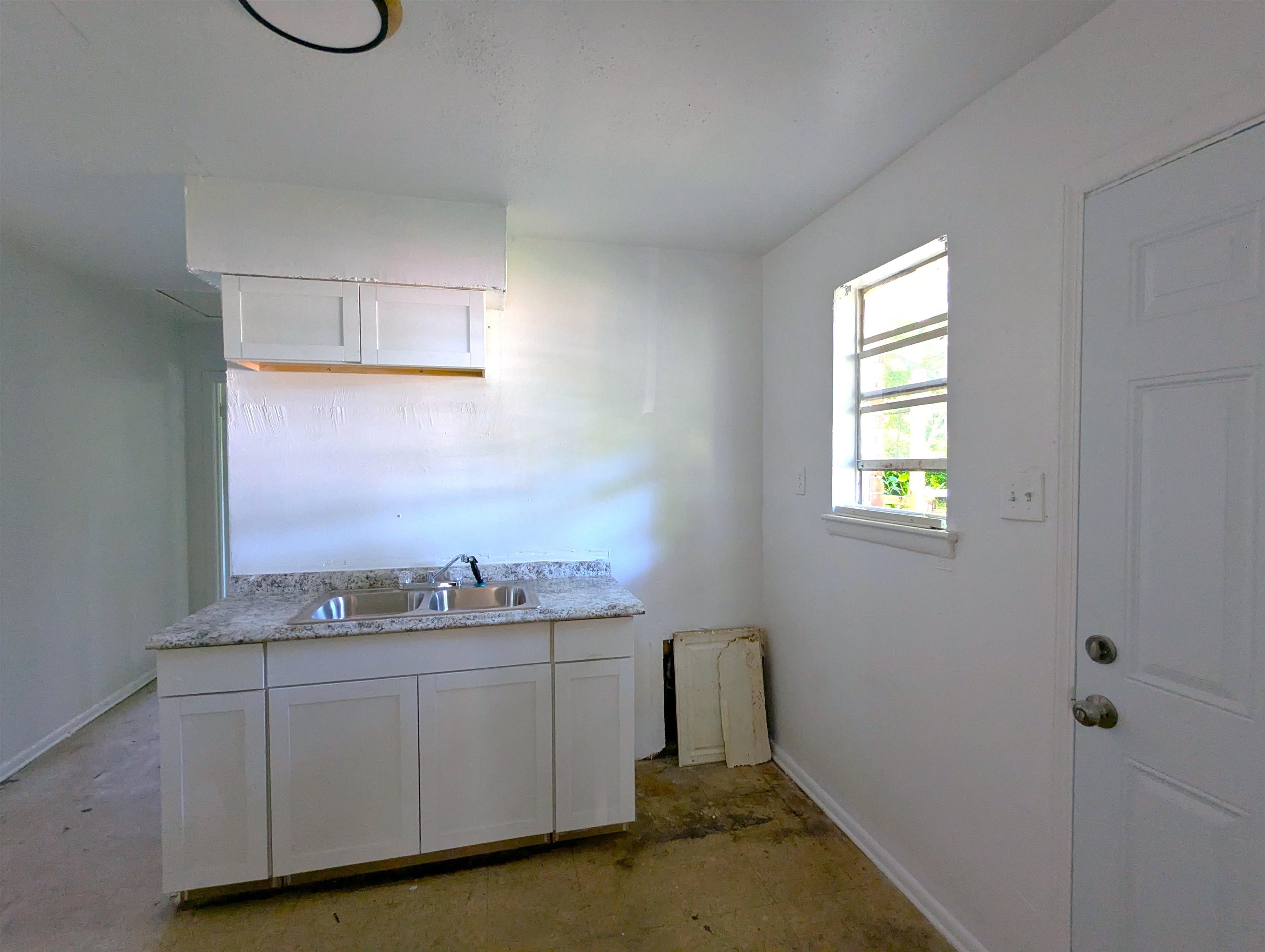2161 Howell Ave Property Photo 4