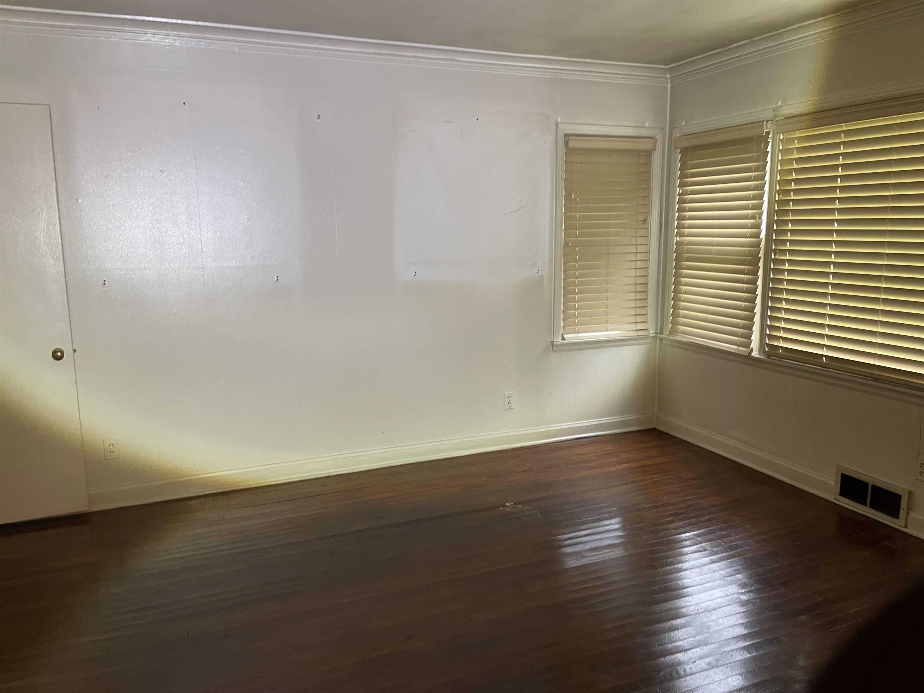 895 Enfield Rd Property Photo 2