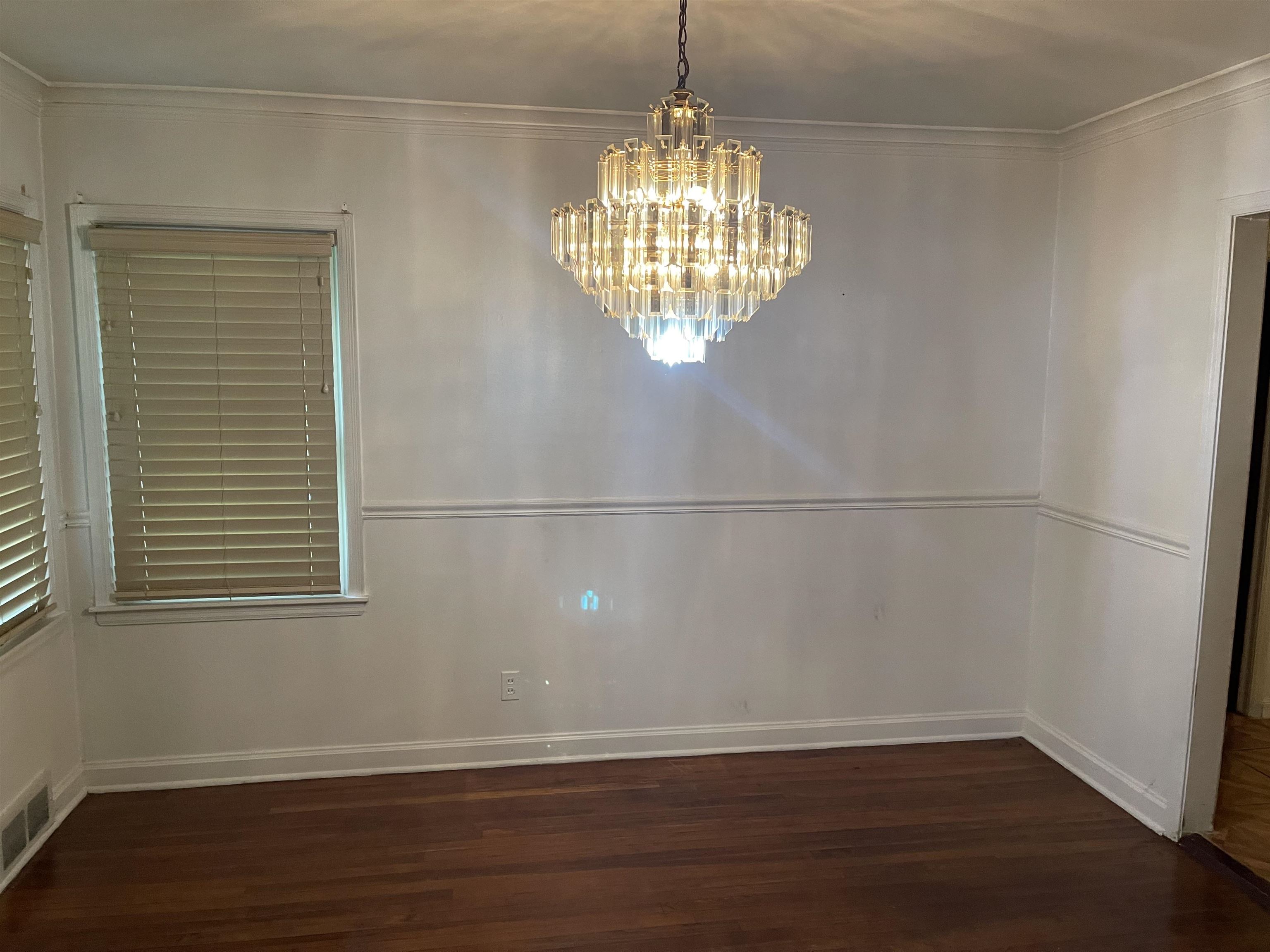 895 Enfield Rd Property Photo 3