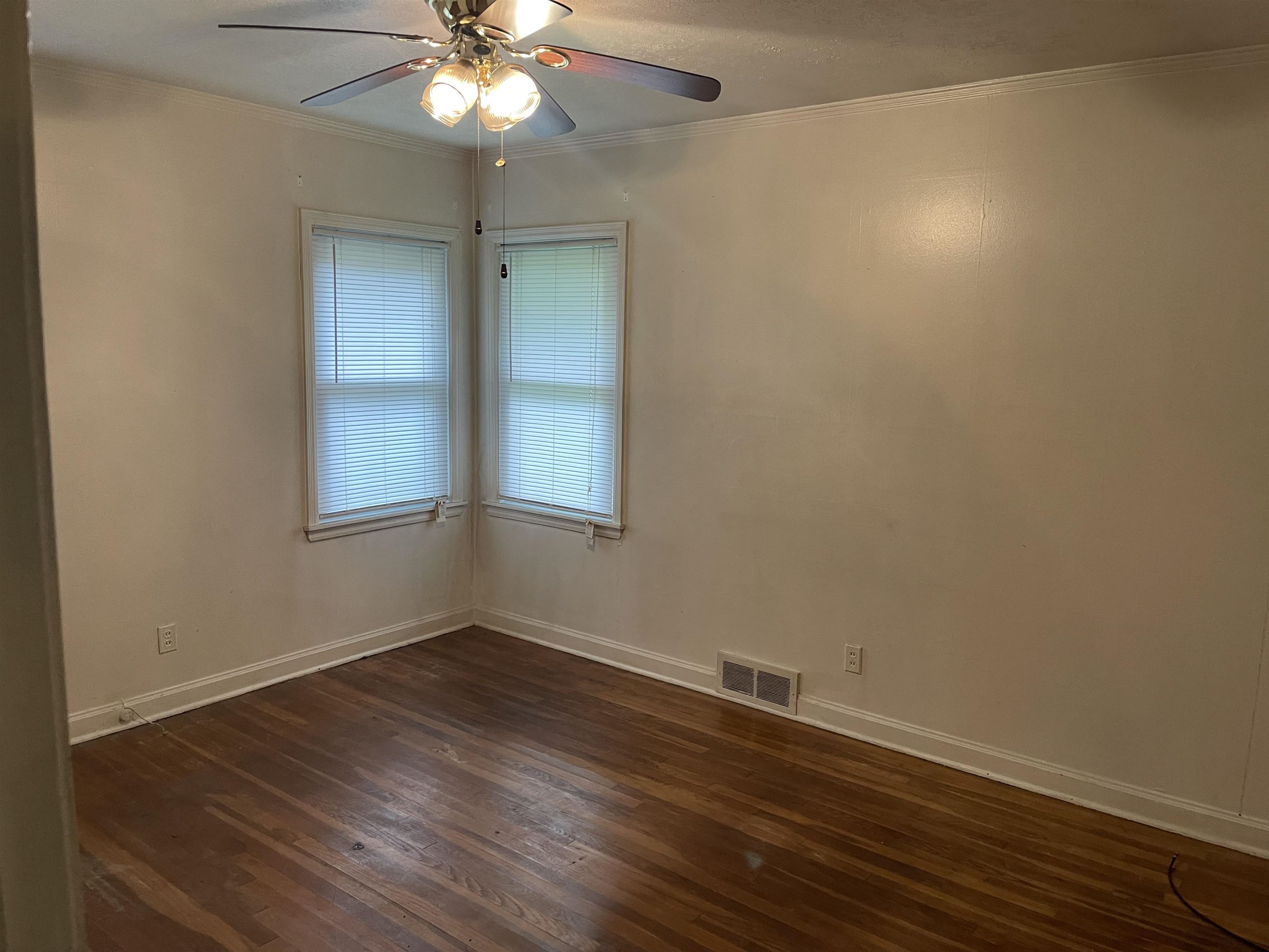 895 Enfield Rd Property Photo 5