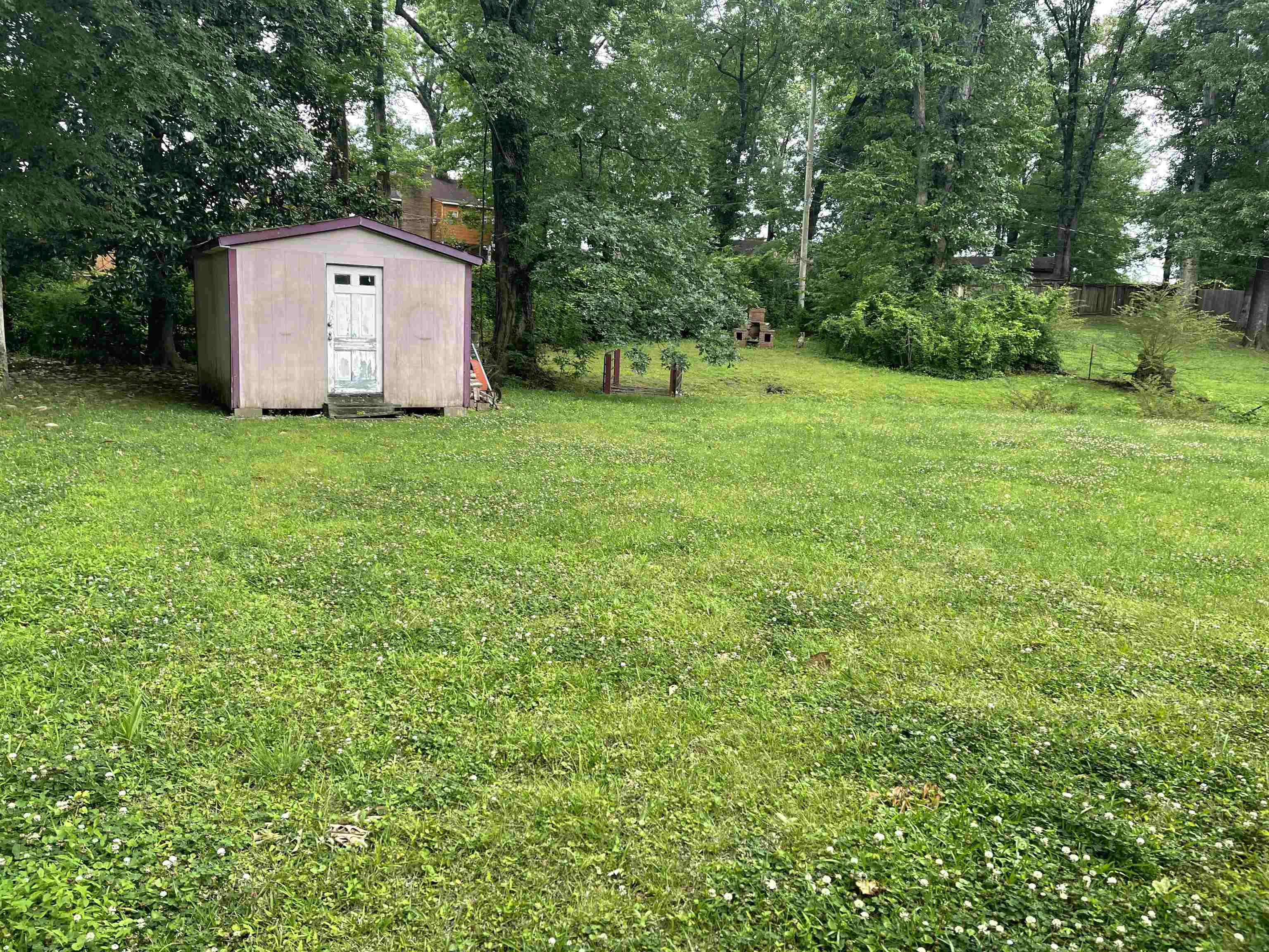 895 Enfield Rd Property Photo 9