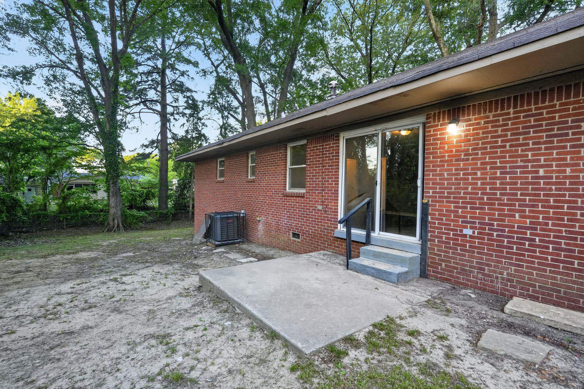 3710 Hermitage Dr Property Photo 3
