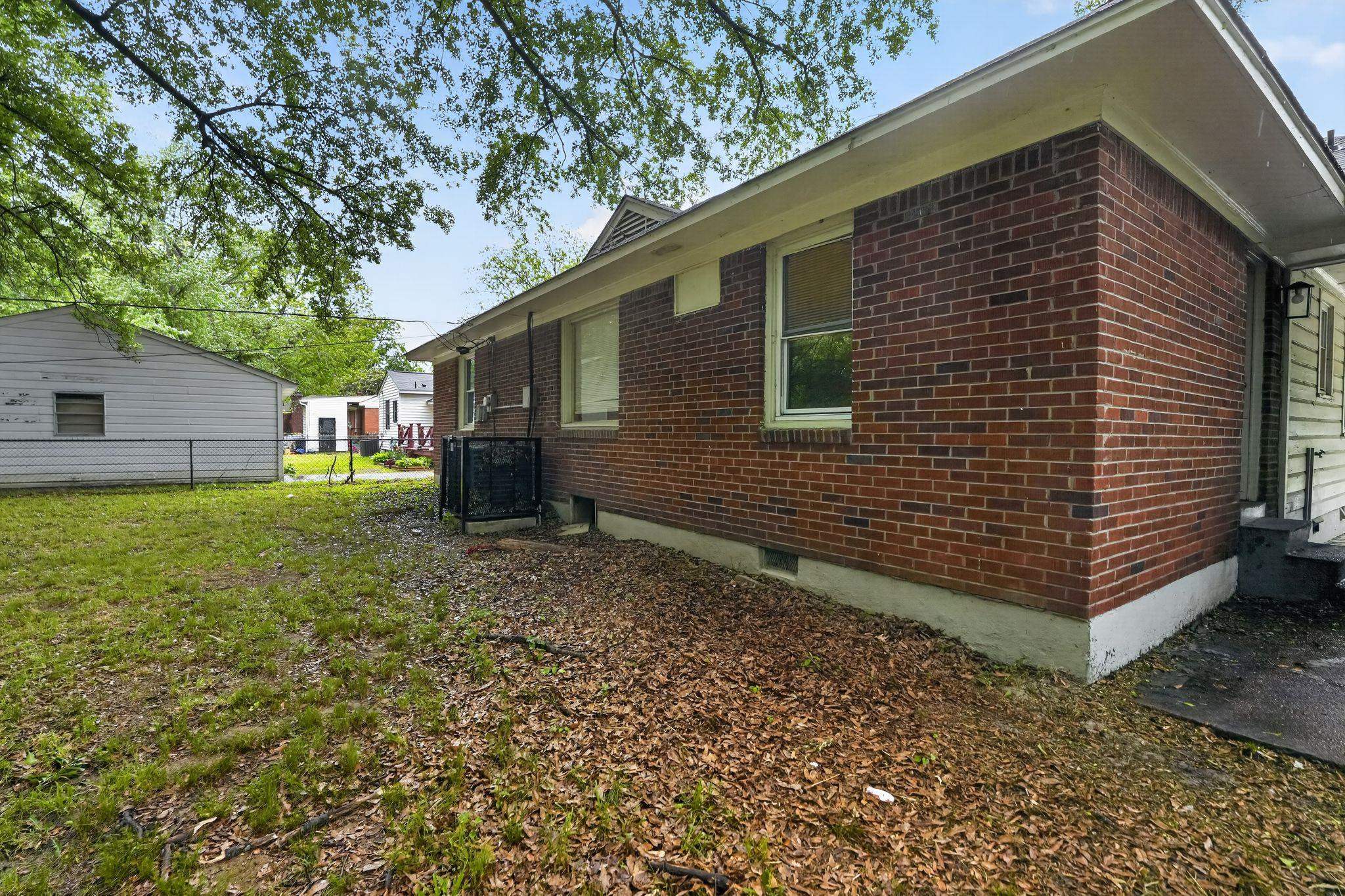 3047 S Edgeware Rd Property Photo 4