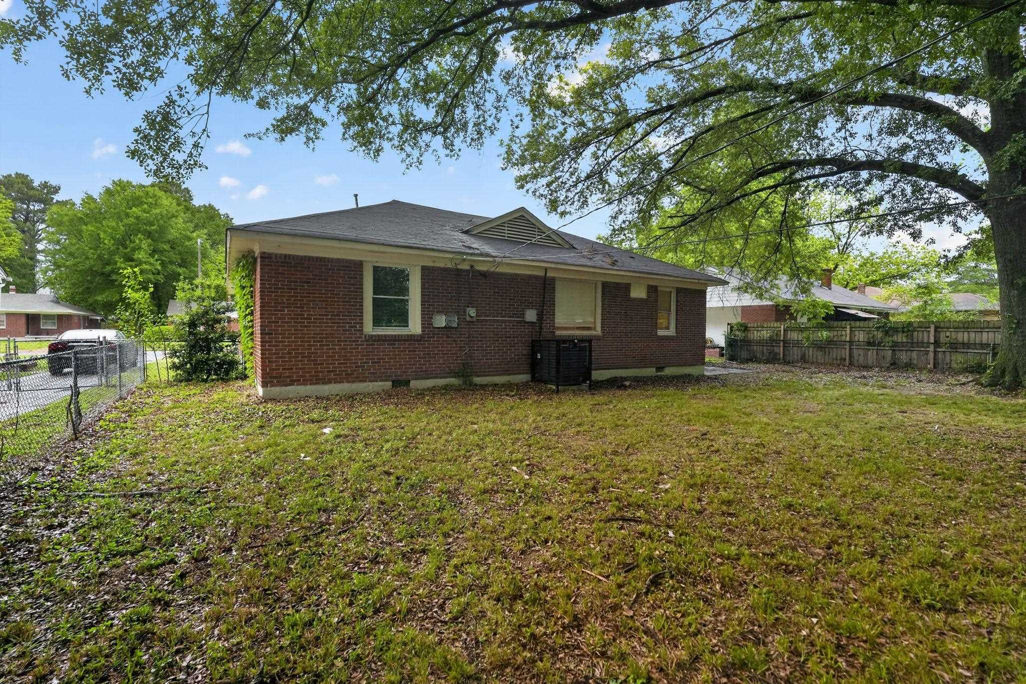 3047 S Edgeware Rd Property Photo 5